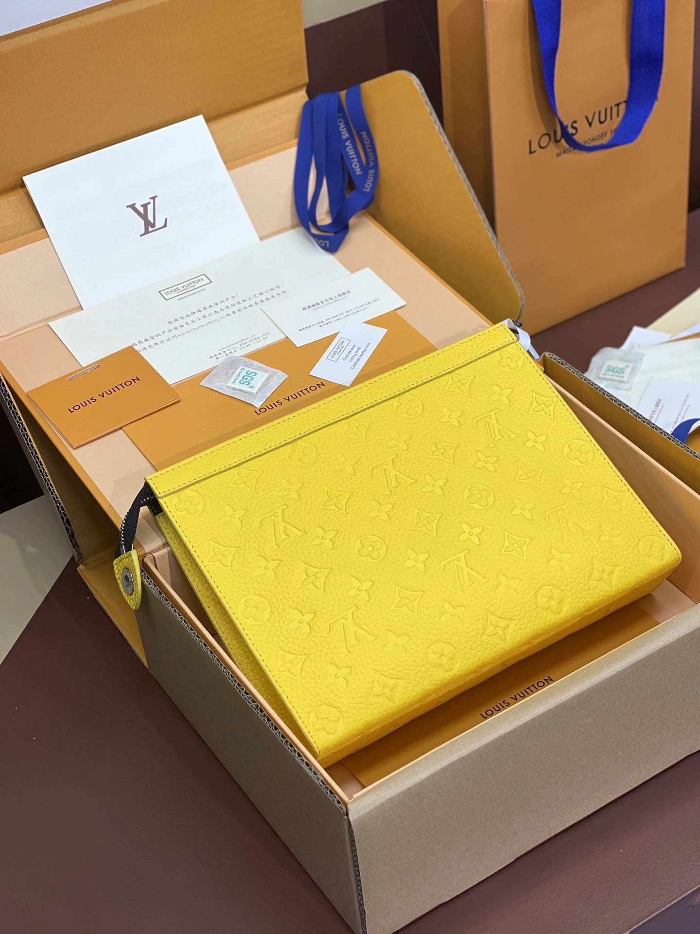 Tailored Louis Vuitton Clutch Bags 56332