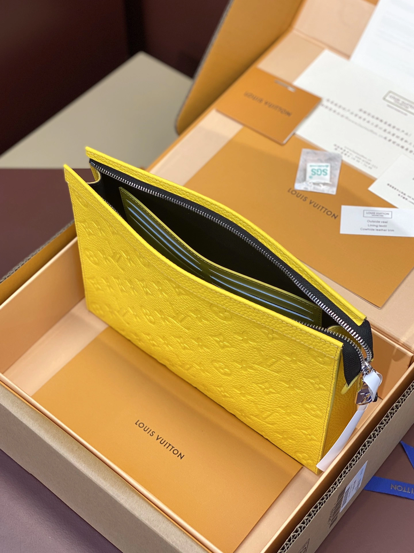 Tailored Louis Vuitton Clutch Bags 56332