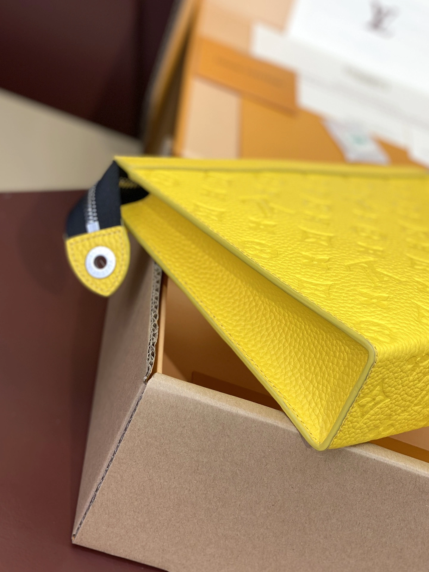 Tailored Louis Vuitton Clutch Bags 56332