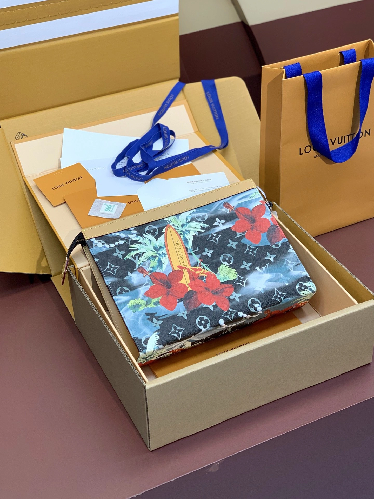 Vibrant Louis Vuitton Clutch Bags 56330
