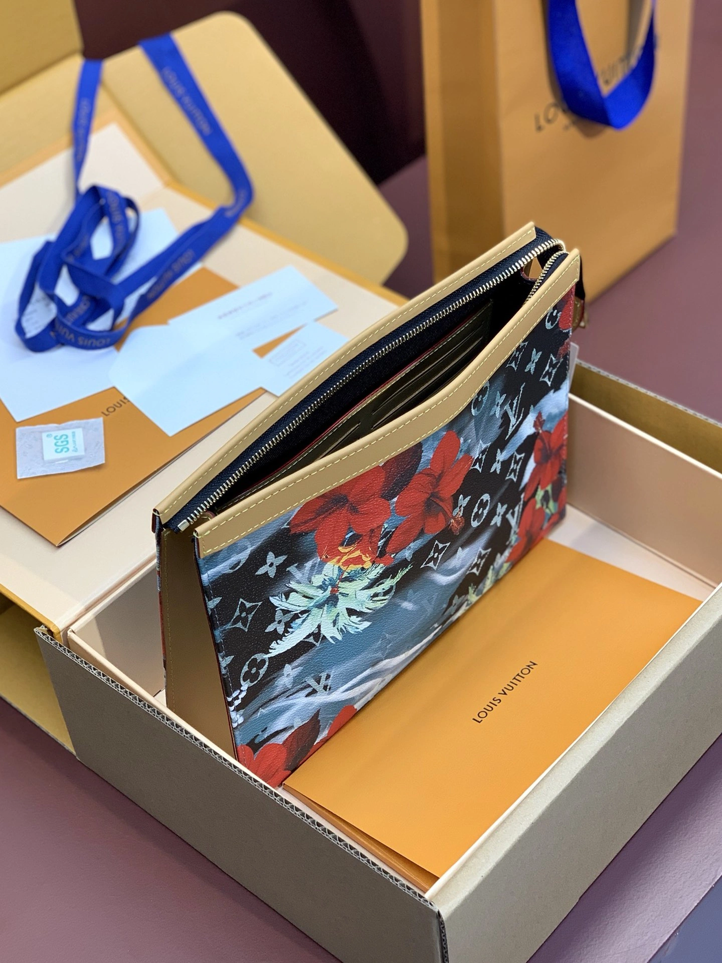 Vibrant Louis Vuitton Clutch Bags 56330