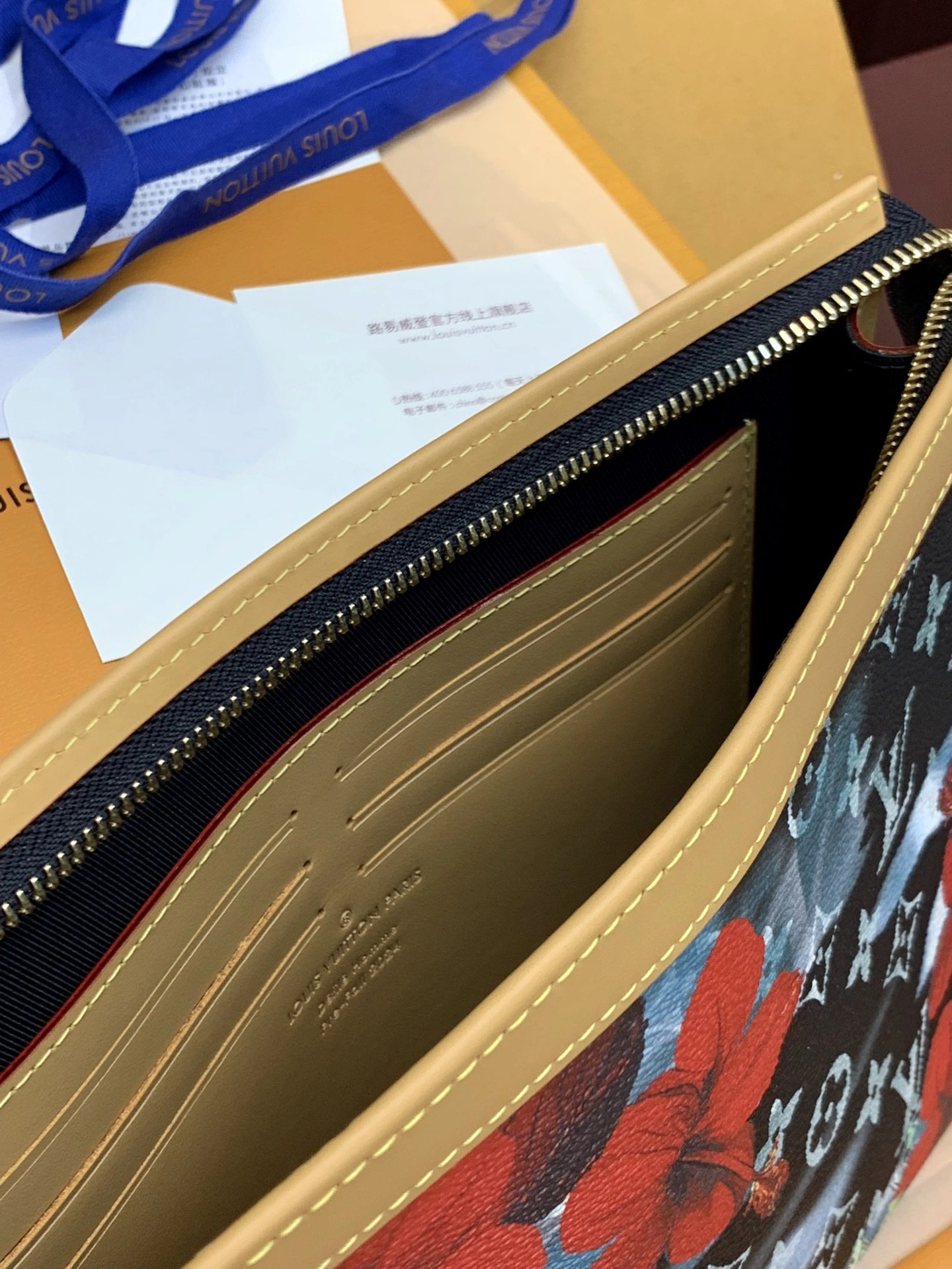 Vibrant Louis Vuitton Clutch Bags 56330