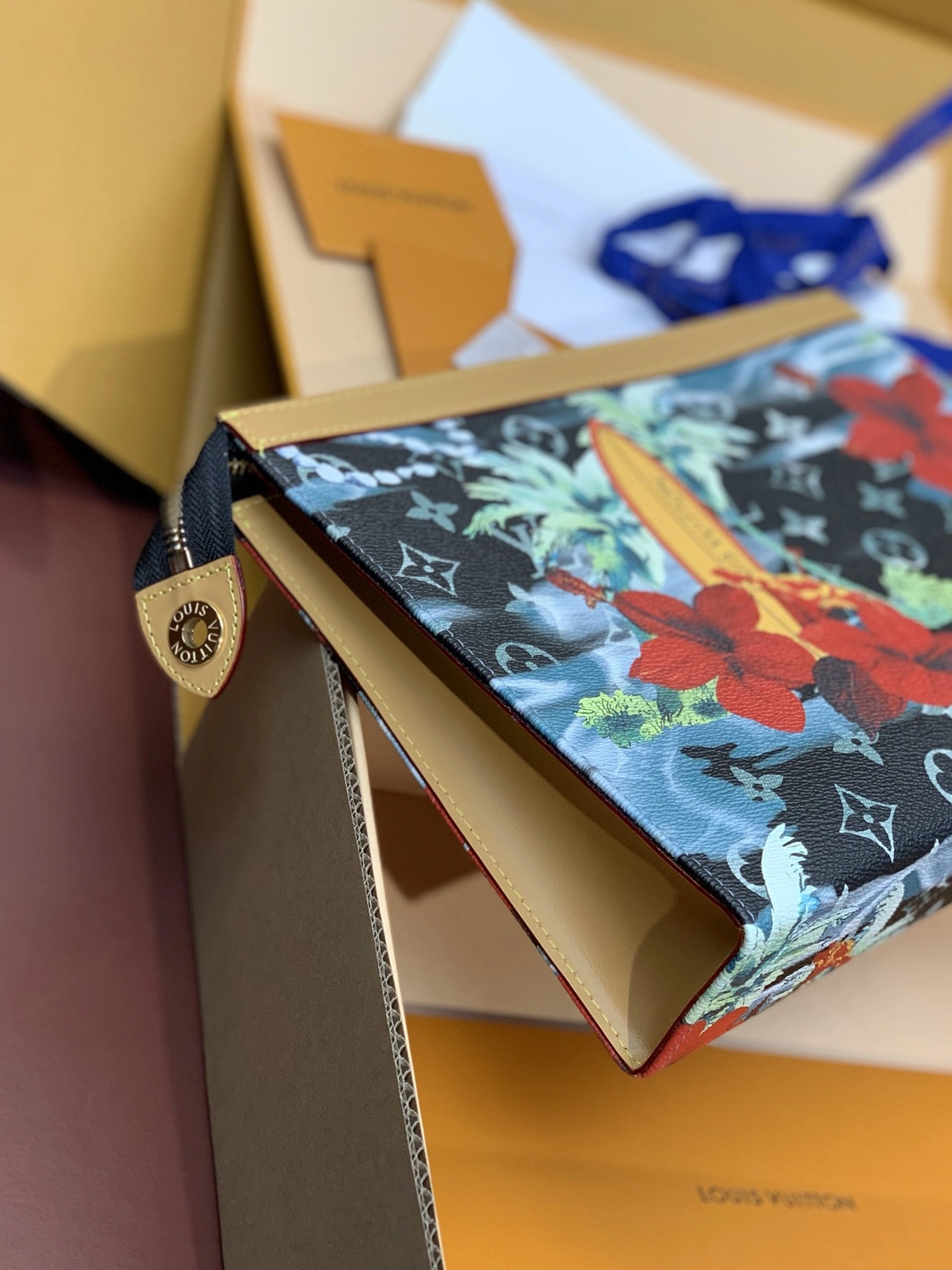 Vibrant Louis Vuitton Clutch Bags 56330