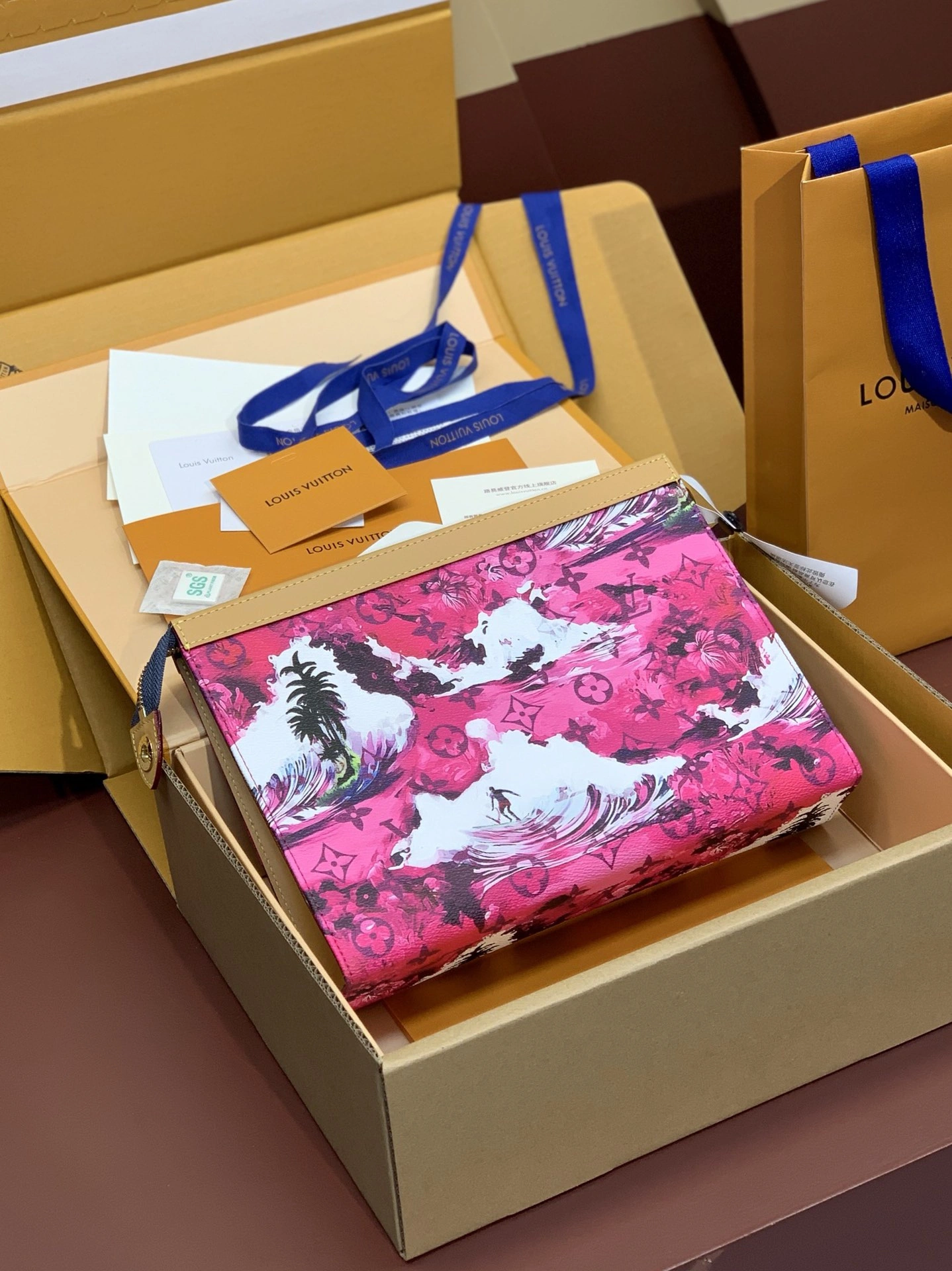Louis Vuitton Clutch Bags Versatile 56329