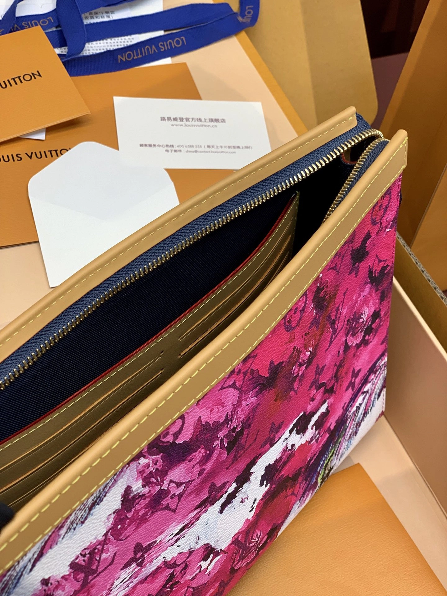 Louis Vuitton Clutch Bags Versatile 56329