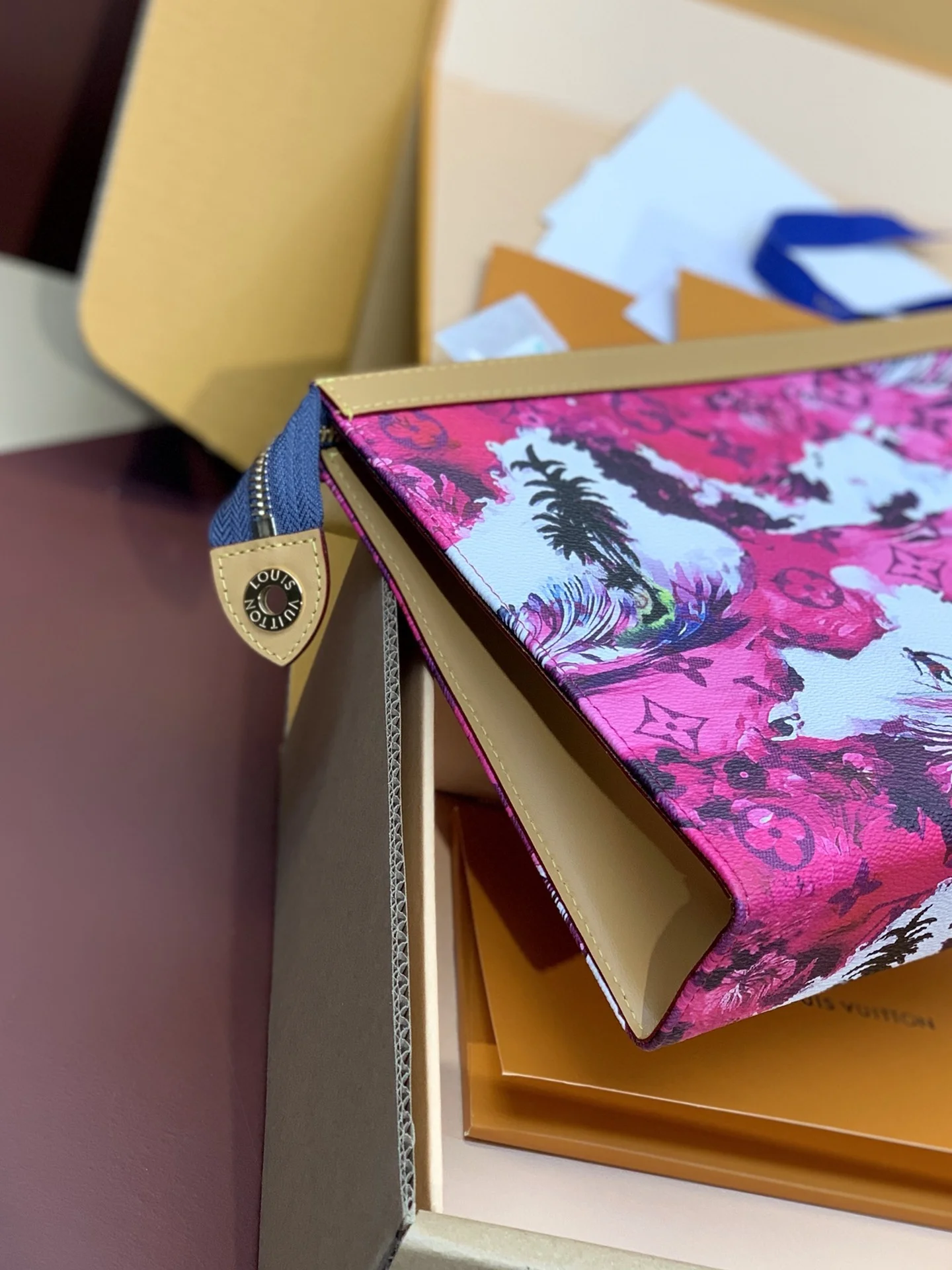 Louis Vuitton Clutch Bags Versatile 56329