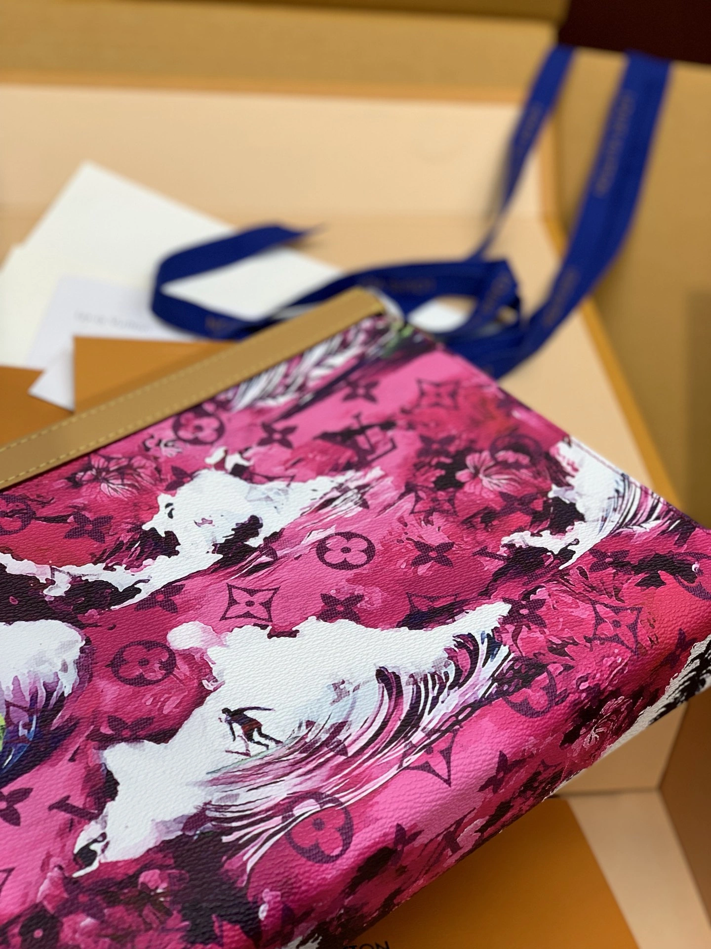 Louis Vuitton Clutch Bags Versatile 56329