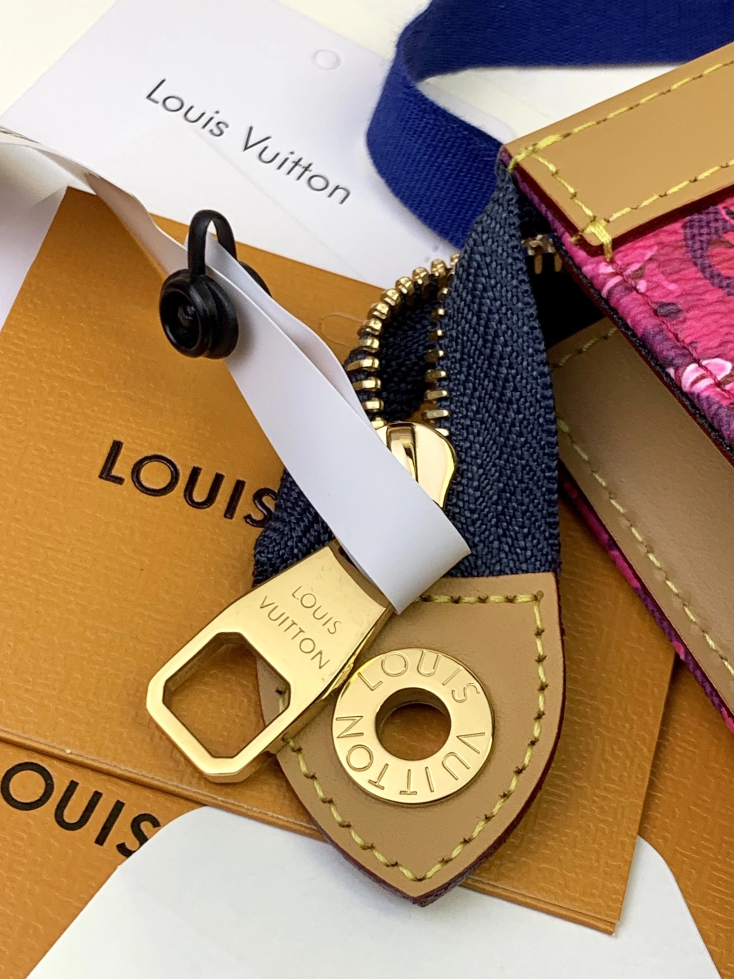 Louis Vuitton Clutch Bags Versatile 56329