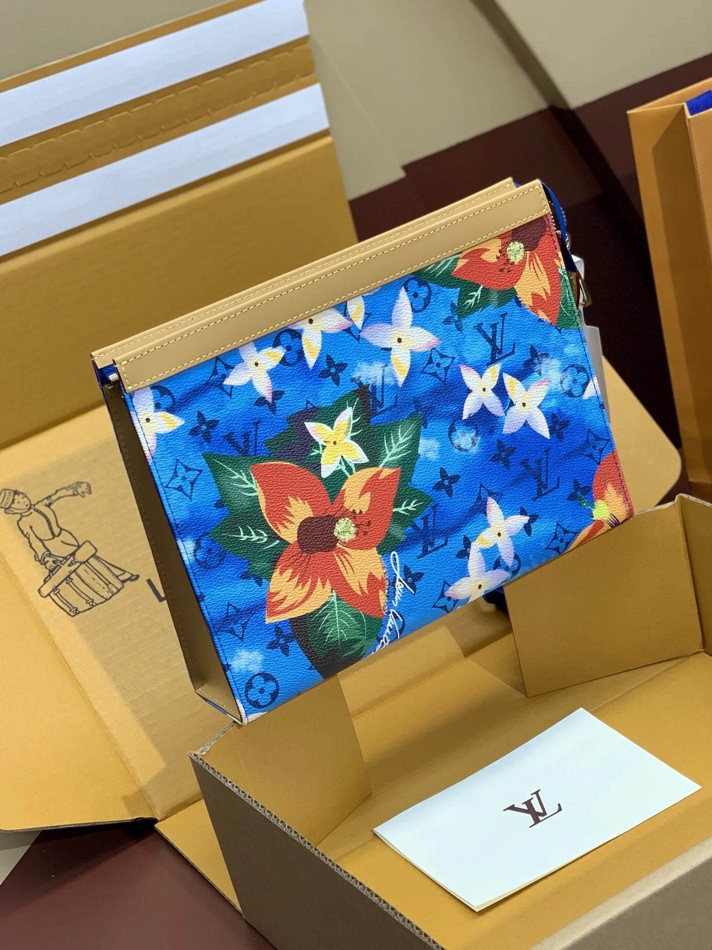 WeatherProof Louis Vuitton Clutch Bags 56326