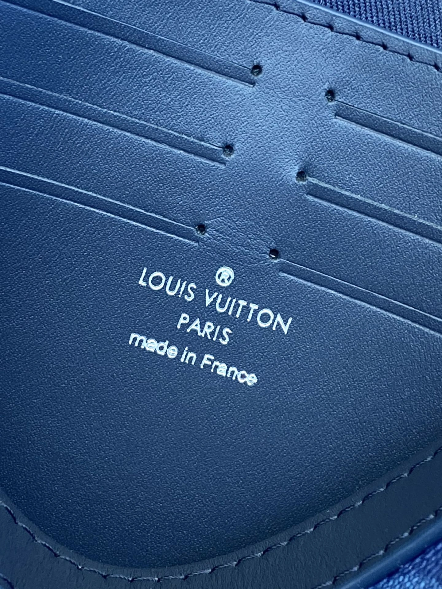 WaterResistant Louis Vuitton Clutch Bags 56318