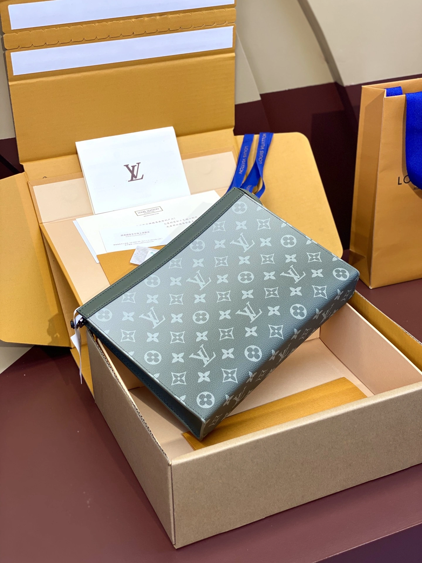 Thermal Louis Vuitton Clutch Bags 56352