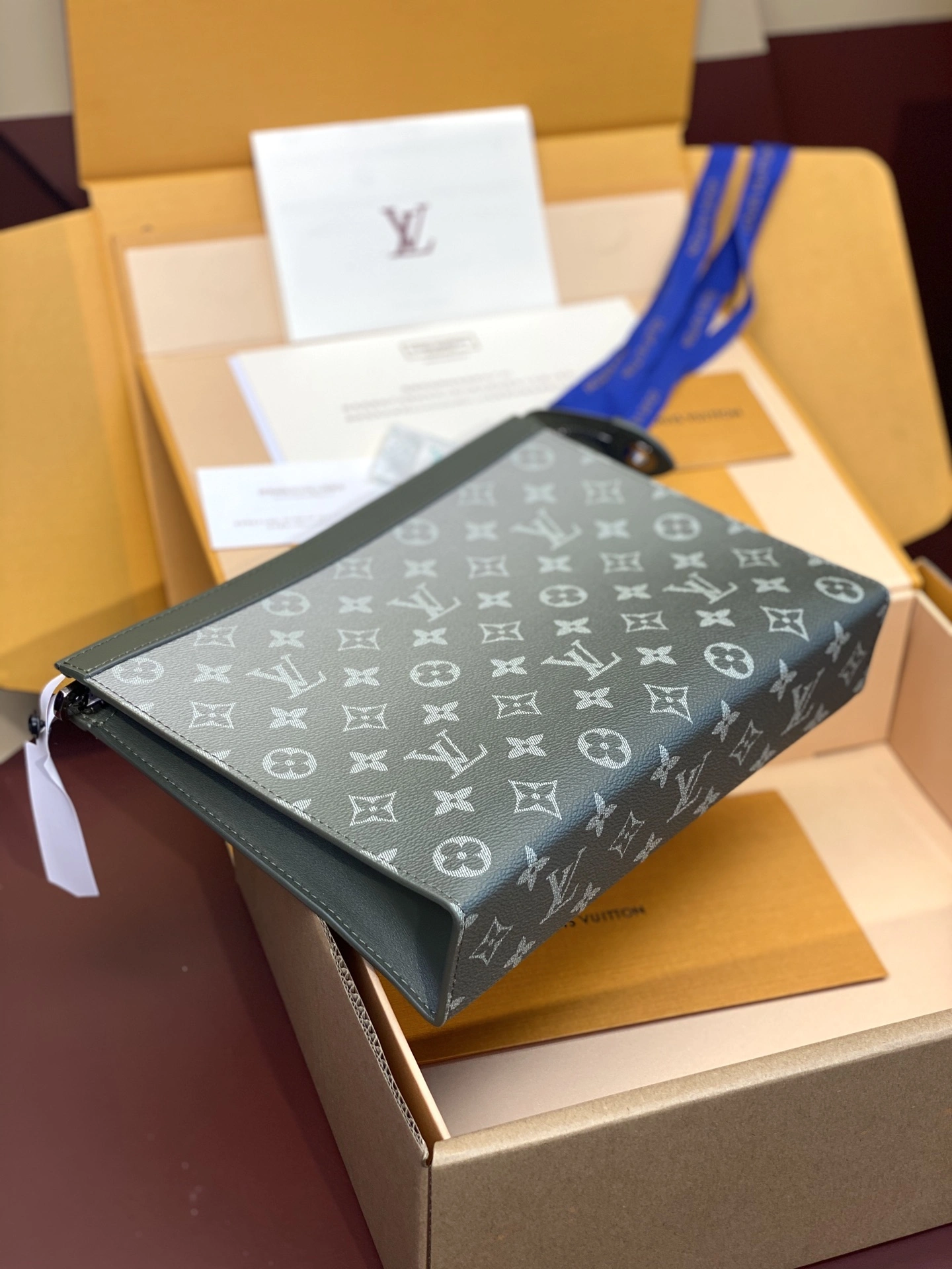 Thermal Louis Vuitton Clutch Bags 56352