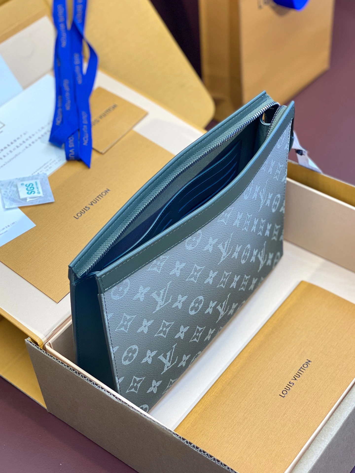 Thermal Louis Vuitton Clutch Bags 56352