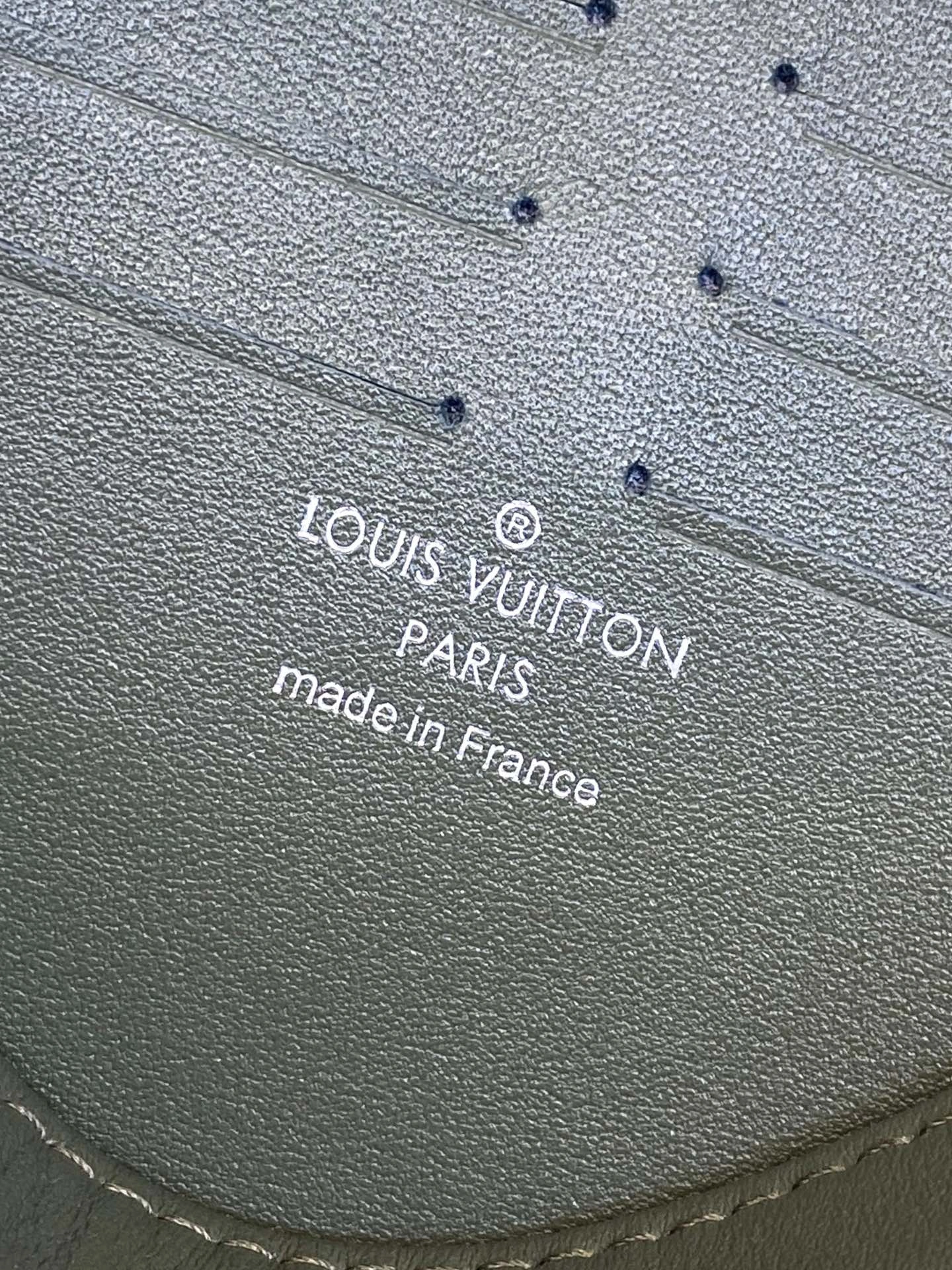 Thermal Louis Vuitton Clutch Bags 56352