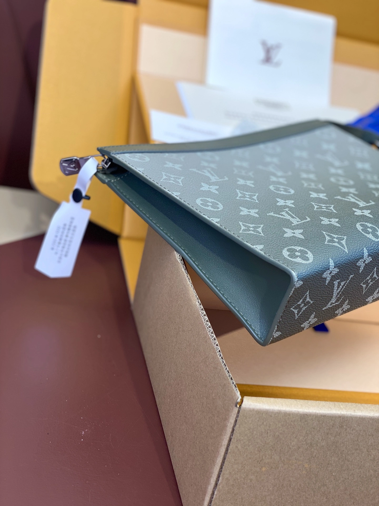 Thermal Louis Vuitton Clutch Bags 56352