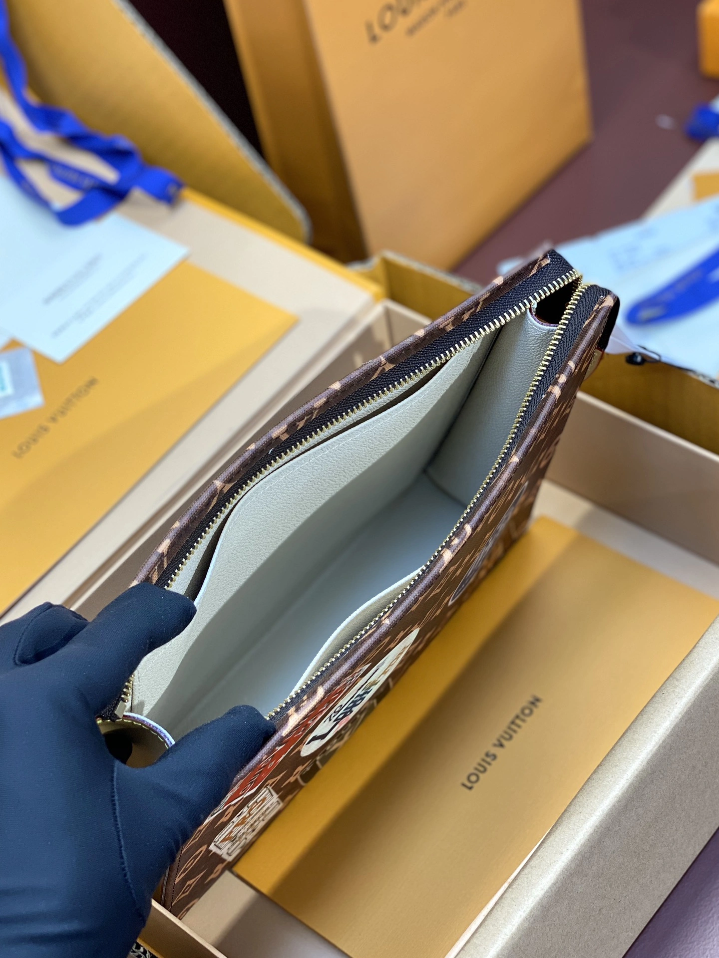 Supportive Louis Vuitton Clutch Bags 56312