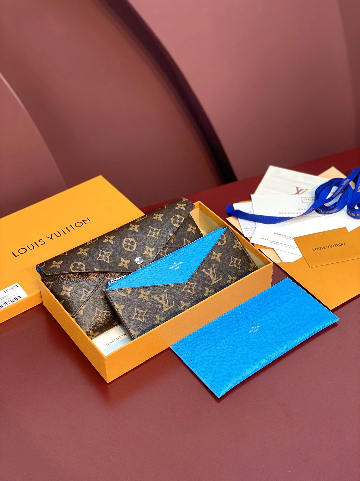 Minimalist Louis Vuitton Clutch Bags 56348