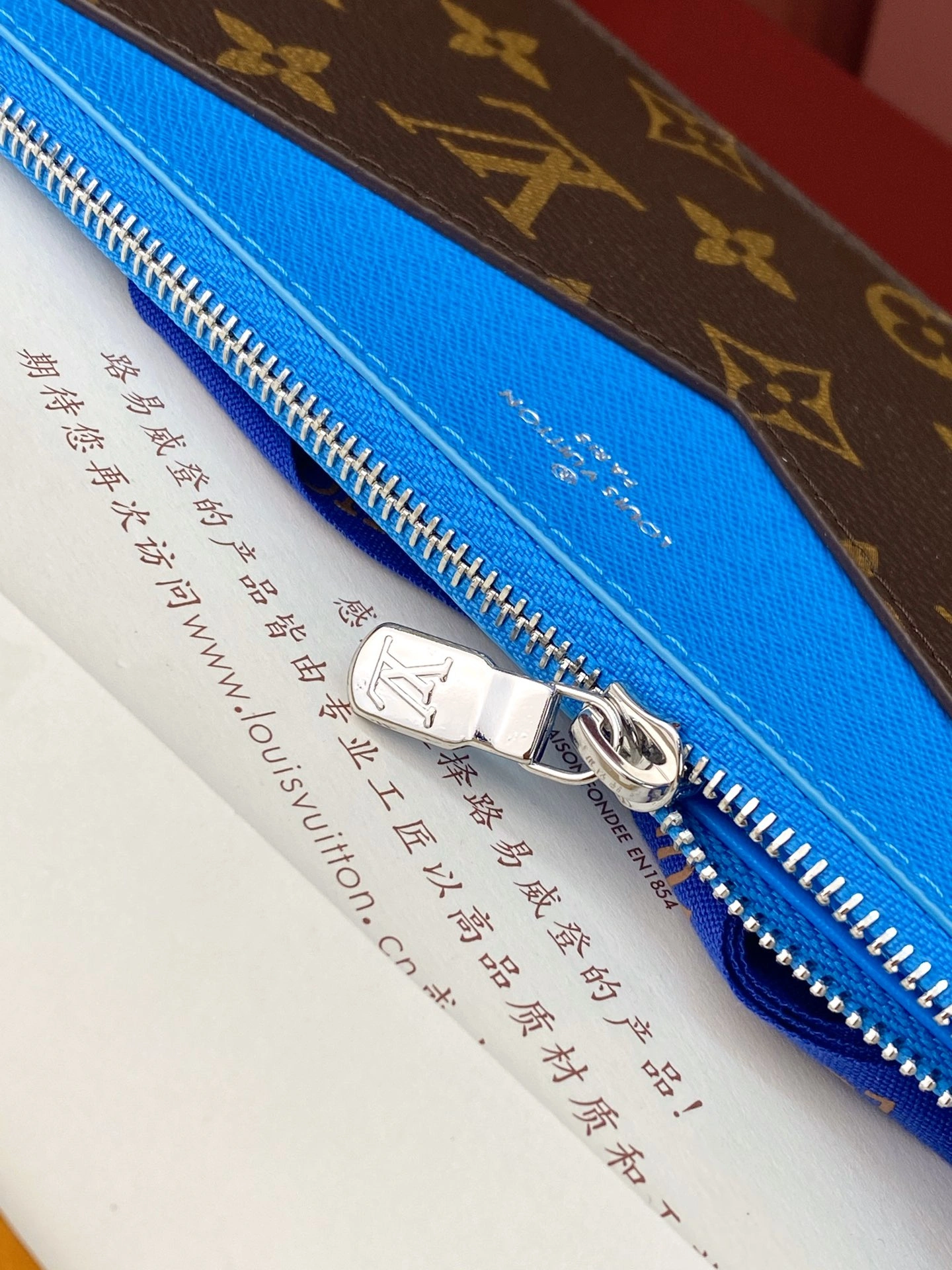 Minimalist Louis Vuitton Clutch Bags 56348