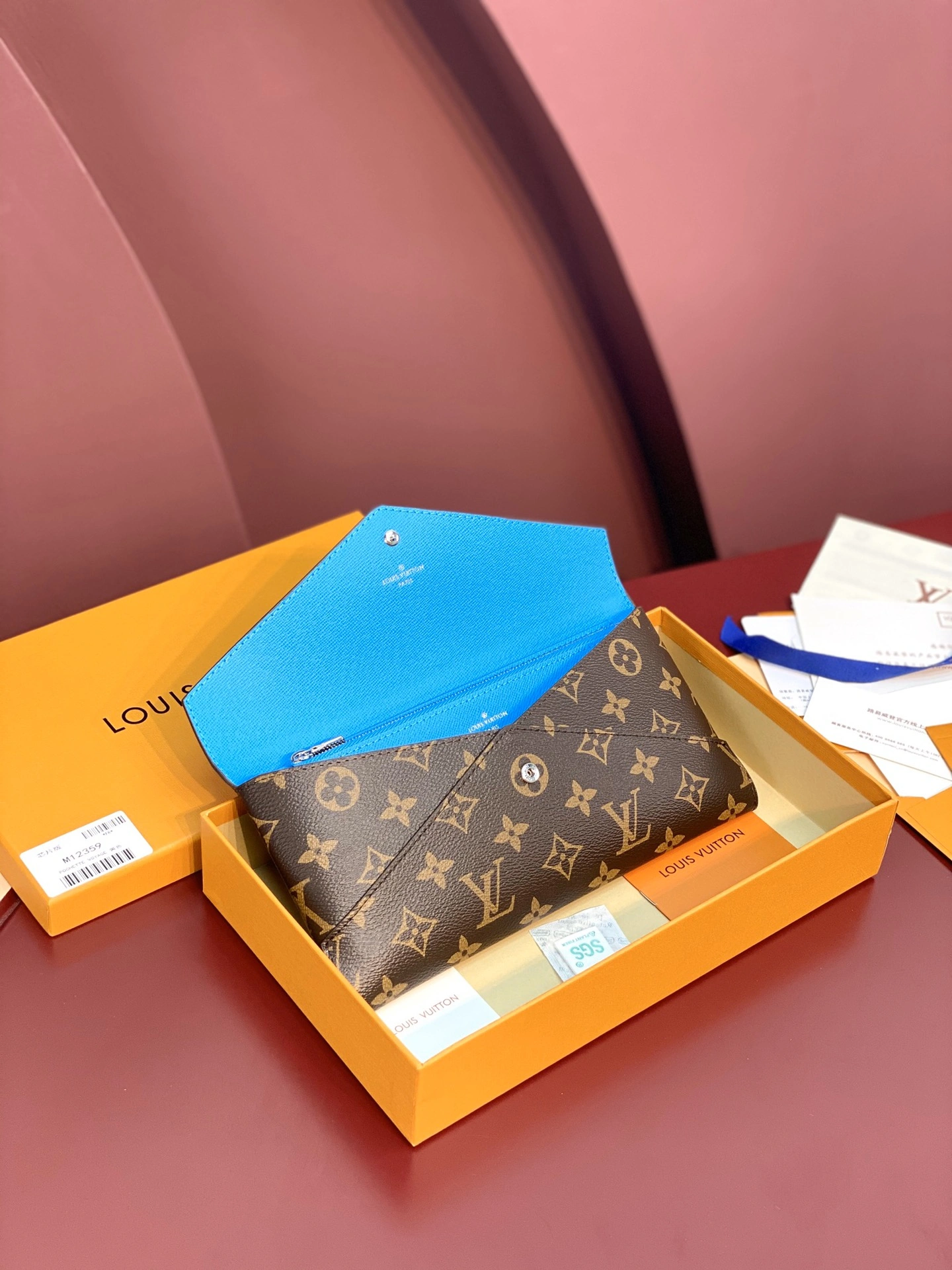 Minimalist Louis Vuitton Clutch Bags 56348