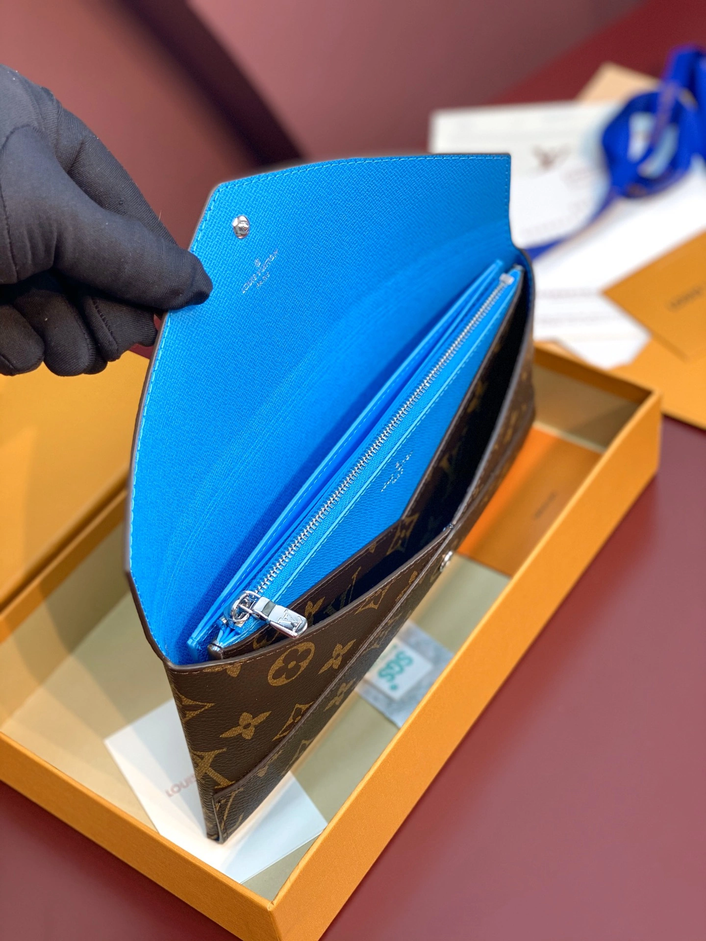 Minimalist Louis Vuitton Clutch Bags 56348