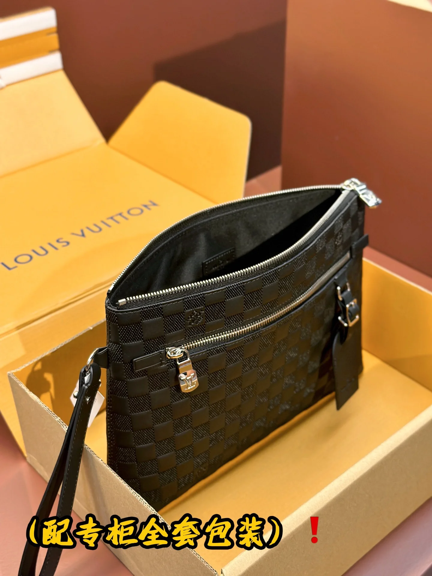 Breathable Louis Vuitton Clutch Bags 56310