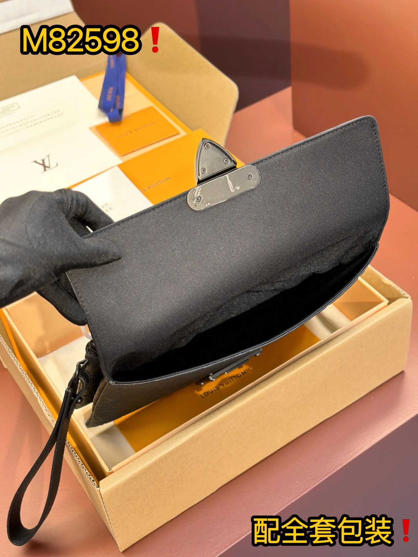 Seasonal Louis Vuitton Clutch Bags 56298