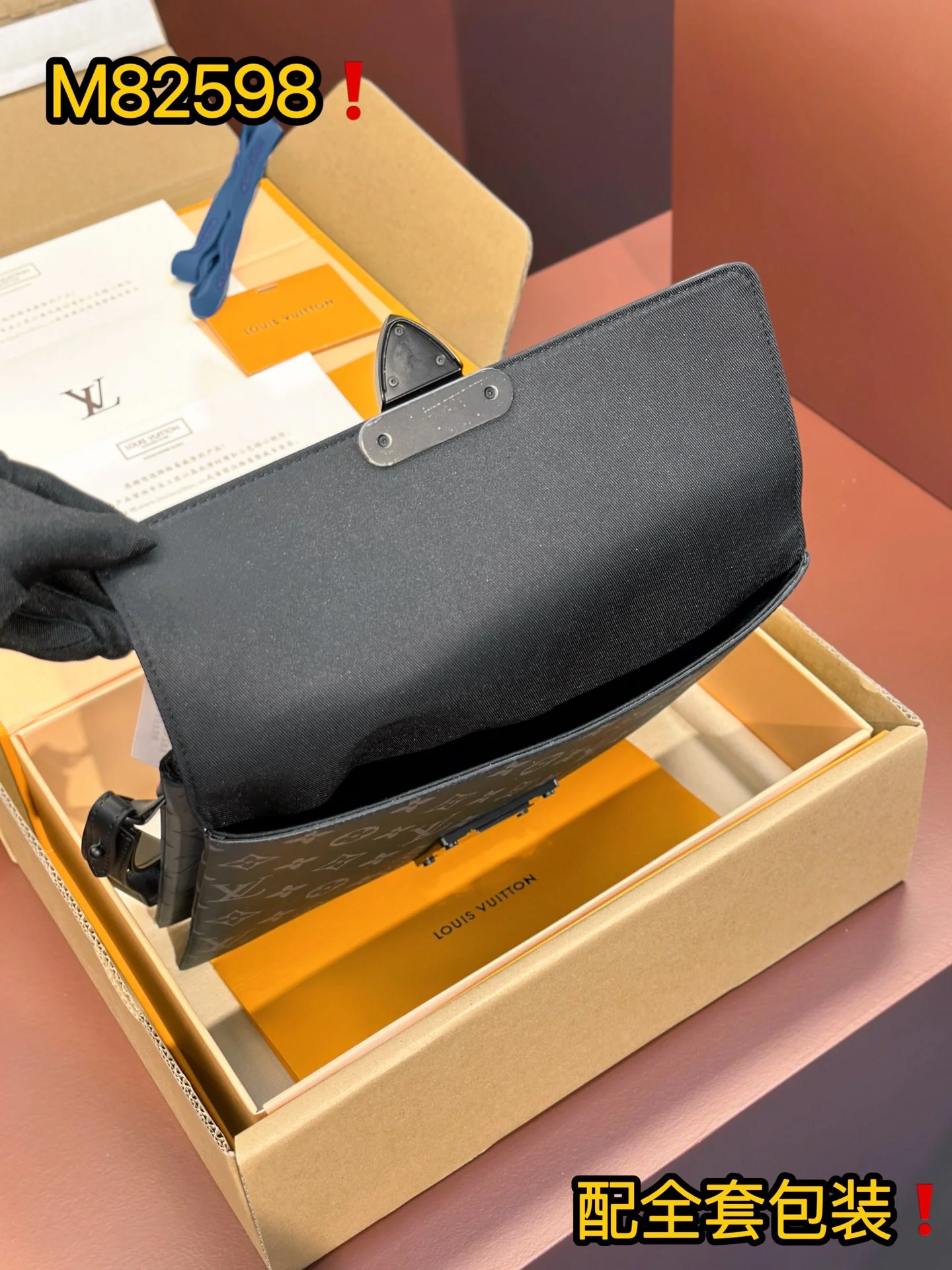 Functional Louis Vuitton Clutch Bags 56300
