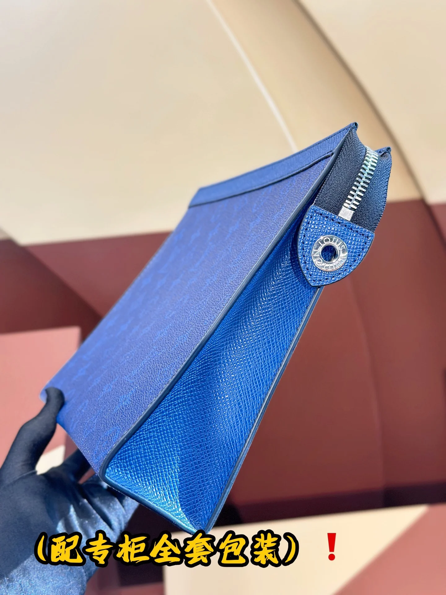 Vibrant Louis Vuitton Clutch Bags 56305