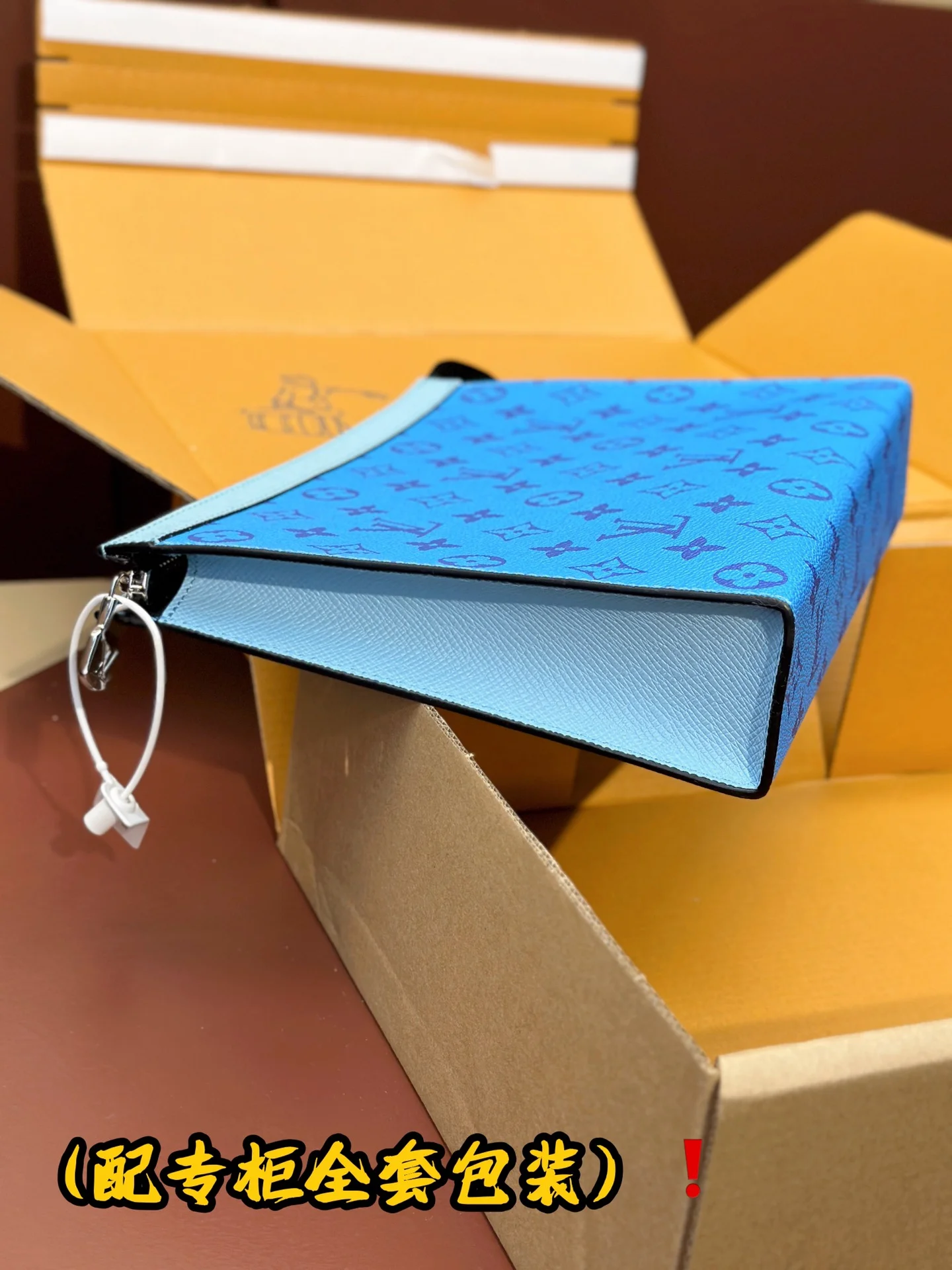 Louis Vuitton Clutch Bags Fashionable 56303