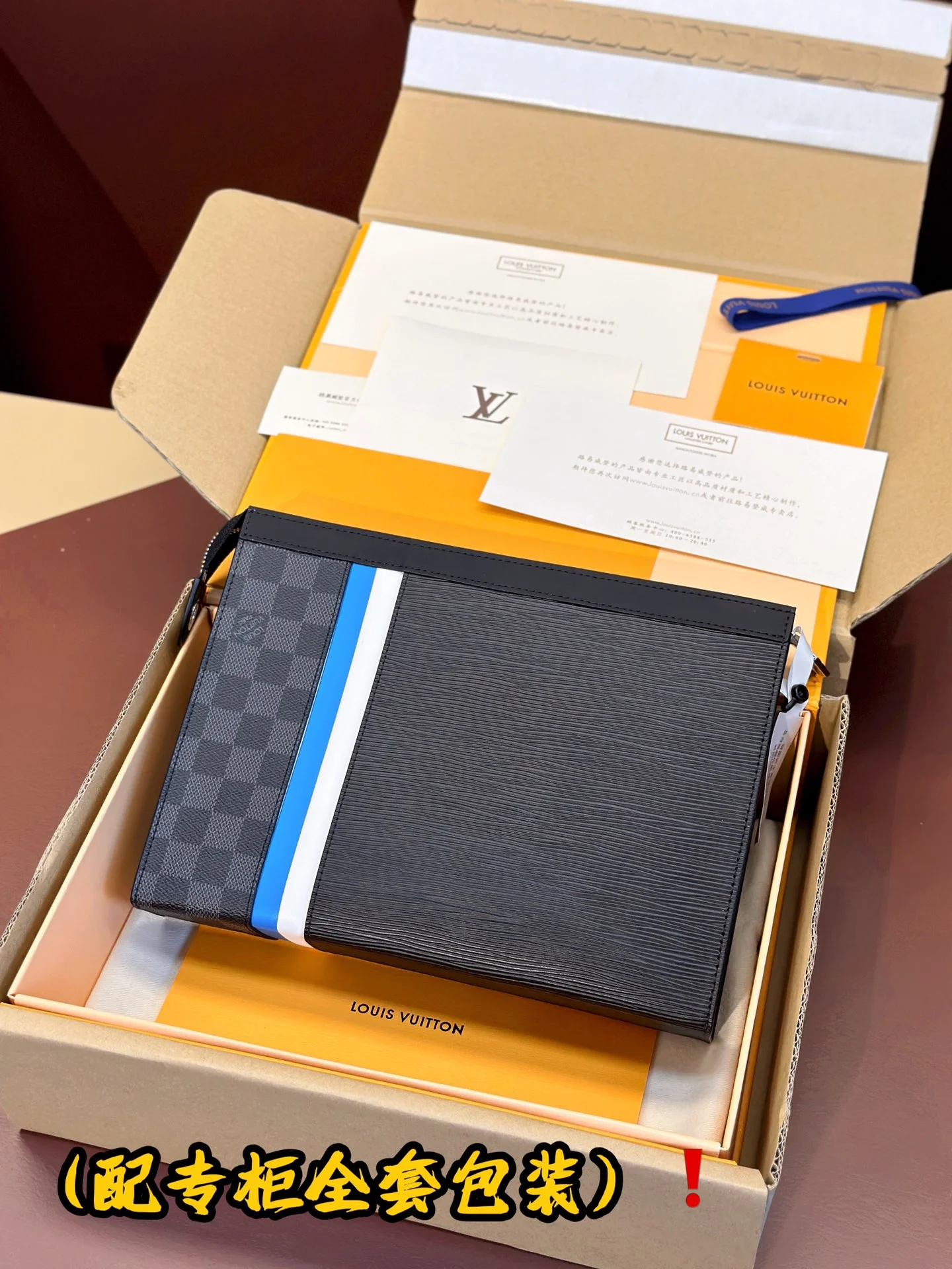 Sleek Louis Vuitton Clutch Bags 56294