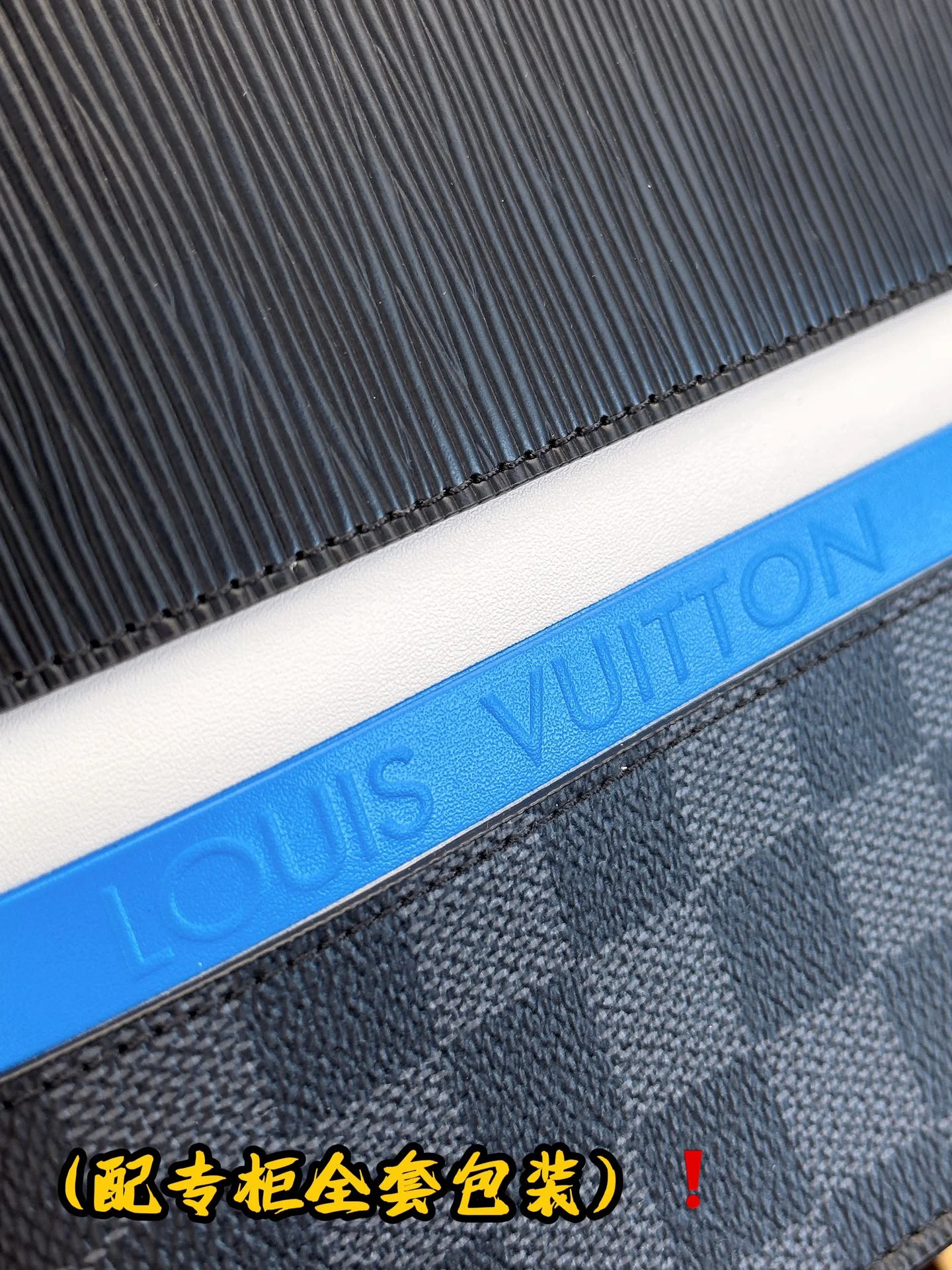 Sleek Louis Vuitton Clutch Bags 56294
