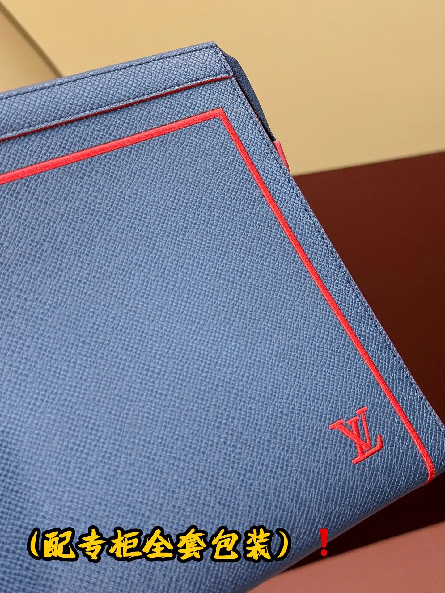 ModernLook Louis Vuitton Clutch Bags 56323