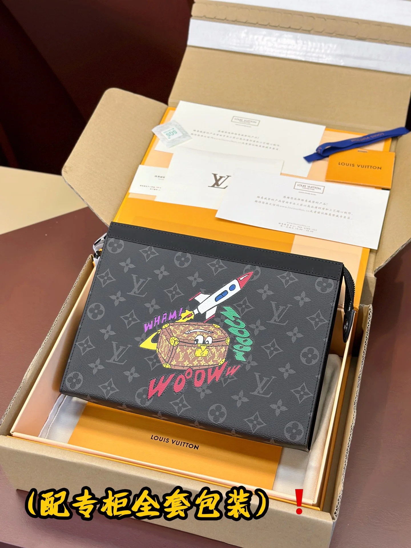 WaterResistant Louis Vuitton Clutch Bags 56281
