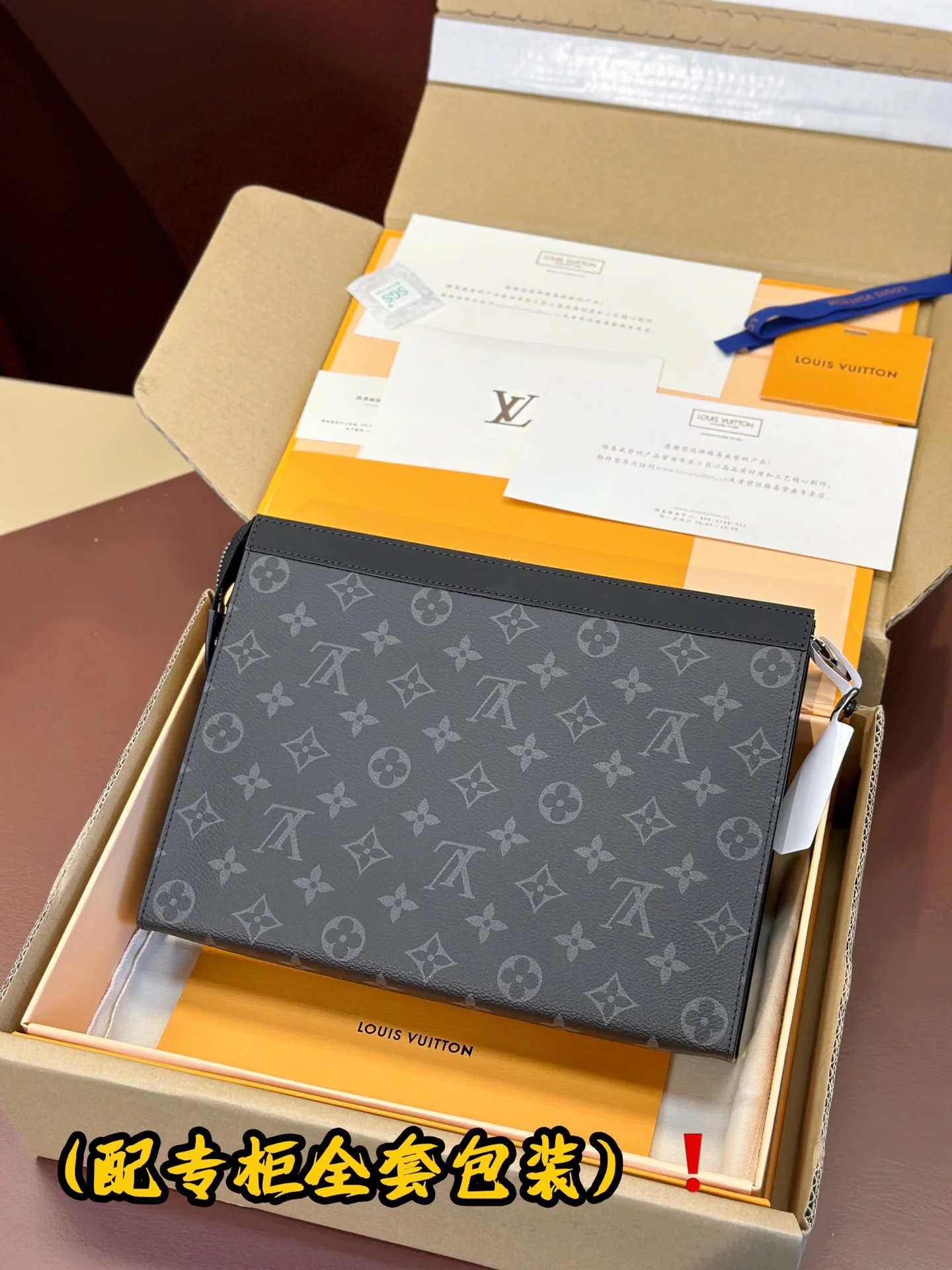 WaterResistant Louis Vuitton Clutch Bags 56281