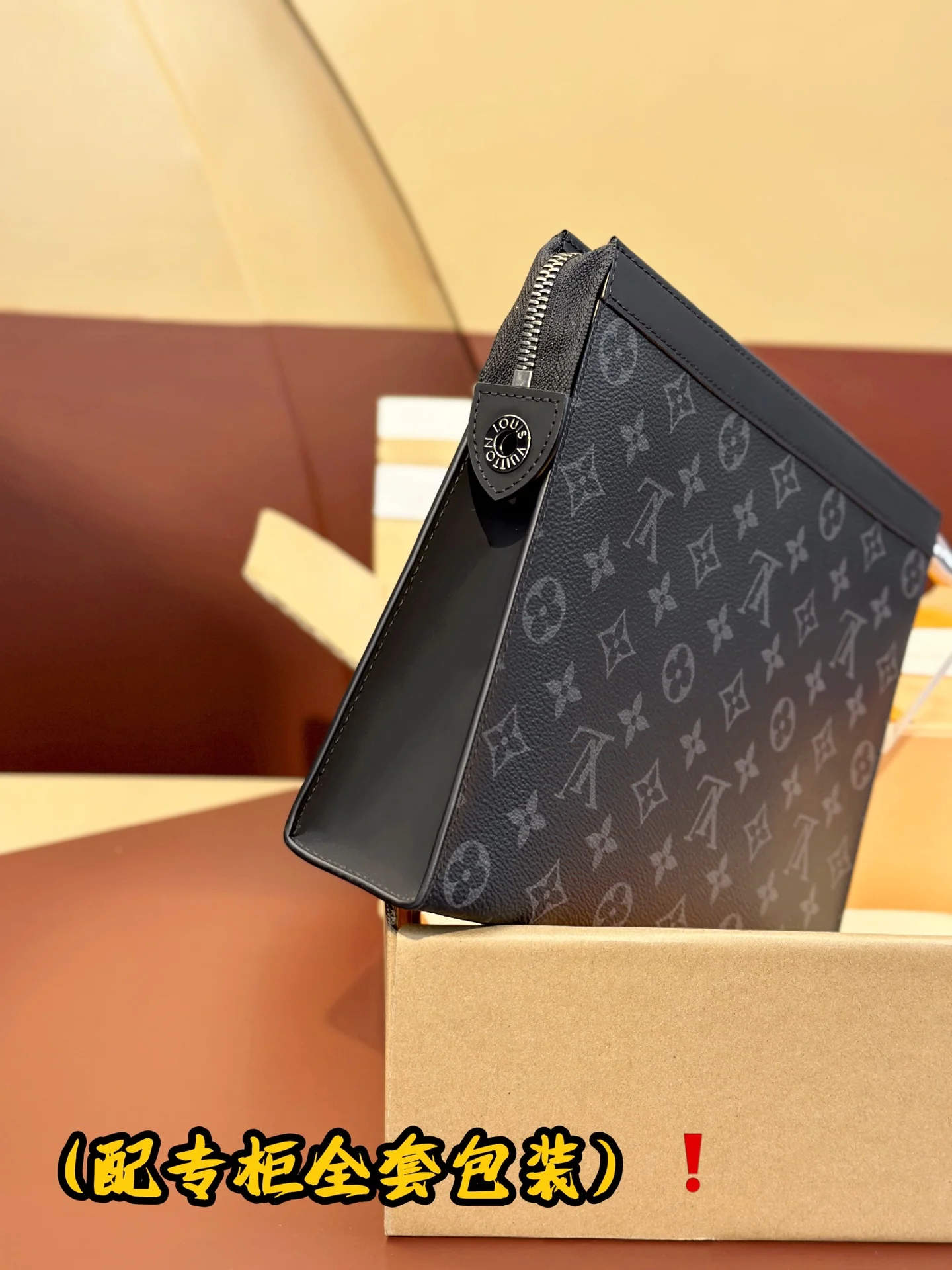 WaterResistant Louis Vuitton Clutch Bags 56281