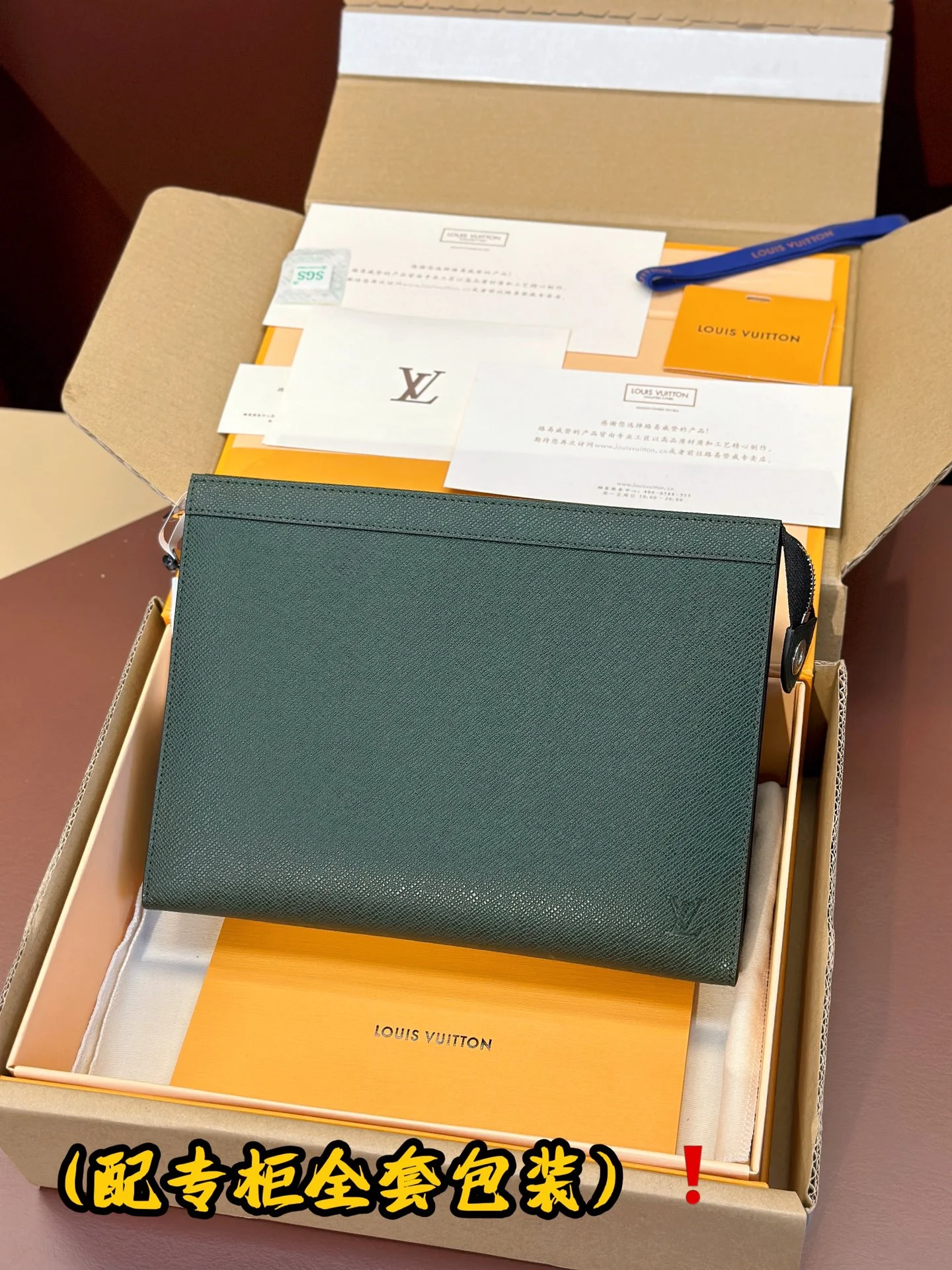 Flexible Louis Vuitton Clutch Bags 56270