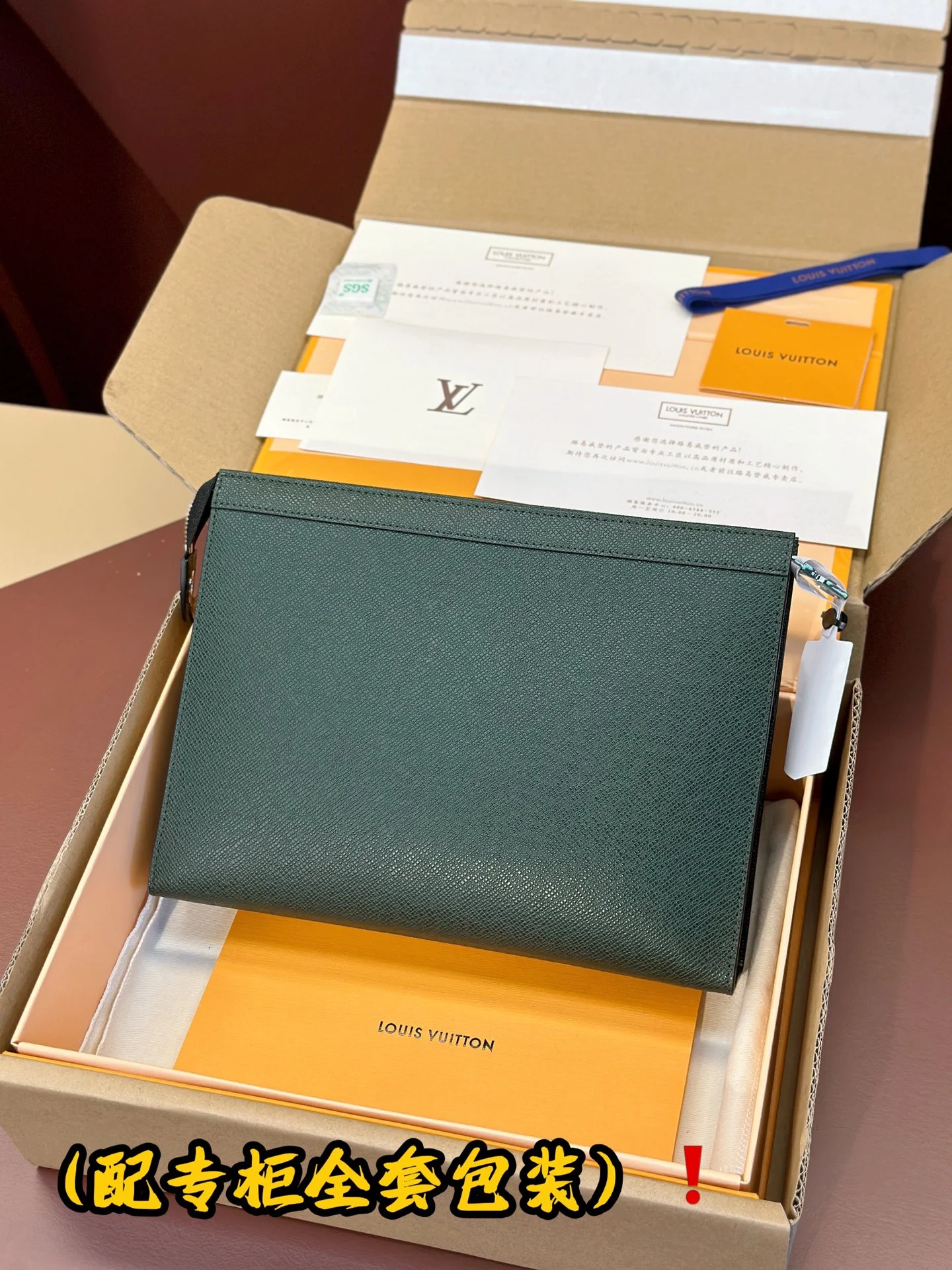 Flexible Louis Vuitton Clutch Bags 56270
