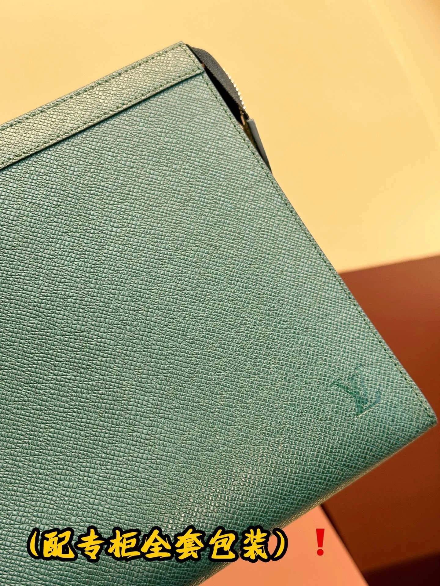 Flexible Louis Vuitton Clutch Bags 56270