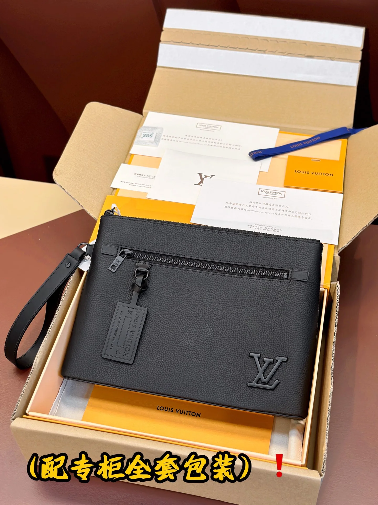 Bold Louis Vuitton Clutch Bags 56259