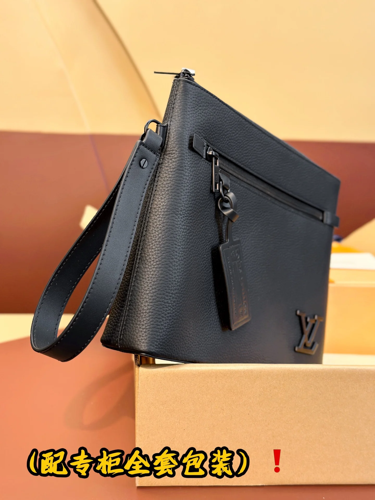 Bold Louis Vuitton Clutch Bags 56259