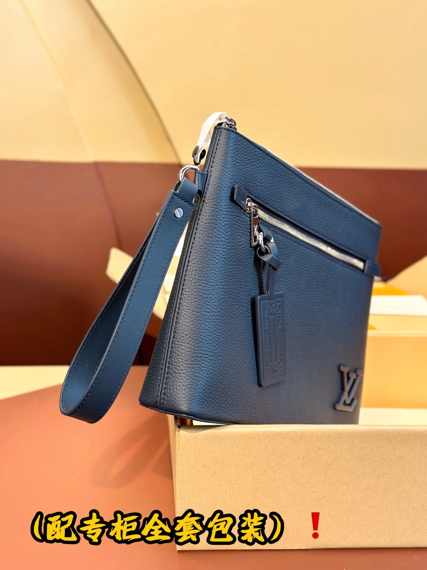Sleek Louis Vuitton Clutch Bags 56257