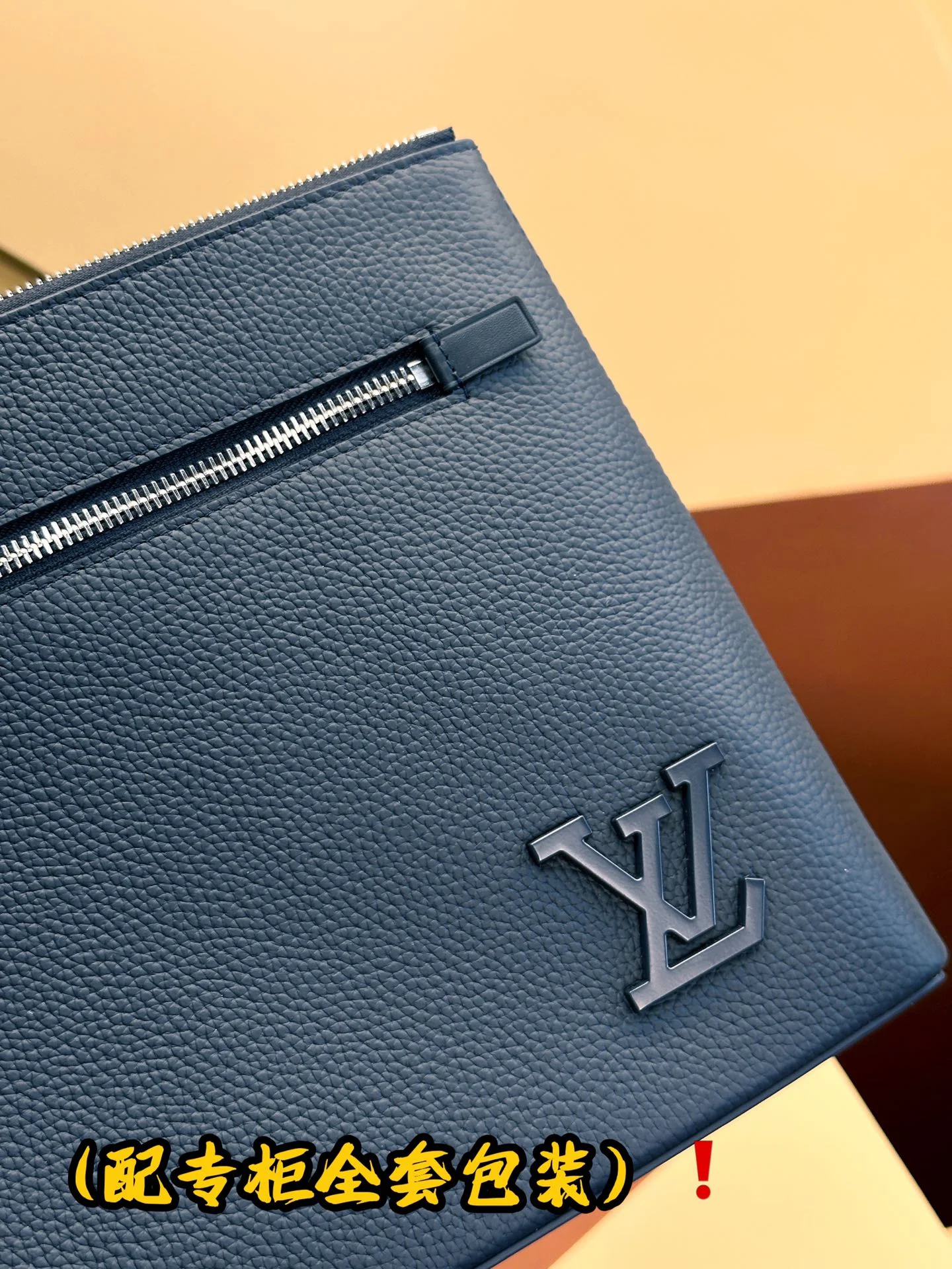 Sleek Louis Vuitton Clutch Bags 56257