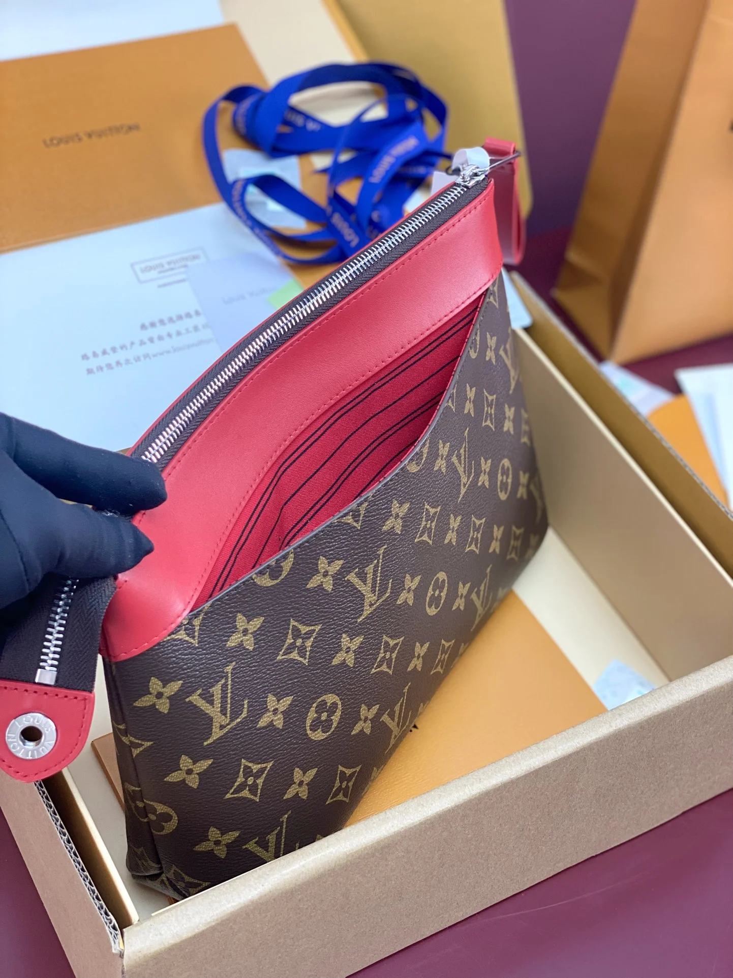 TechFriendly Louis Vuitton Clutch Bags 56240