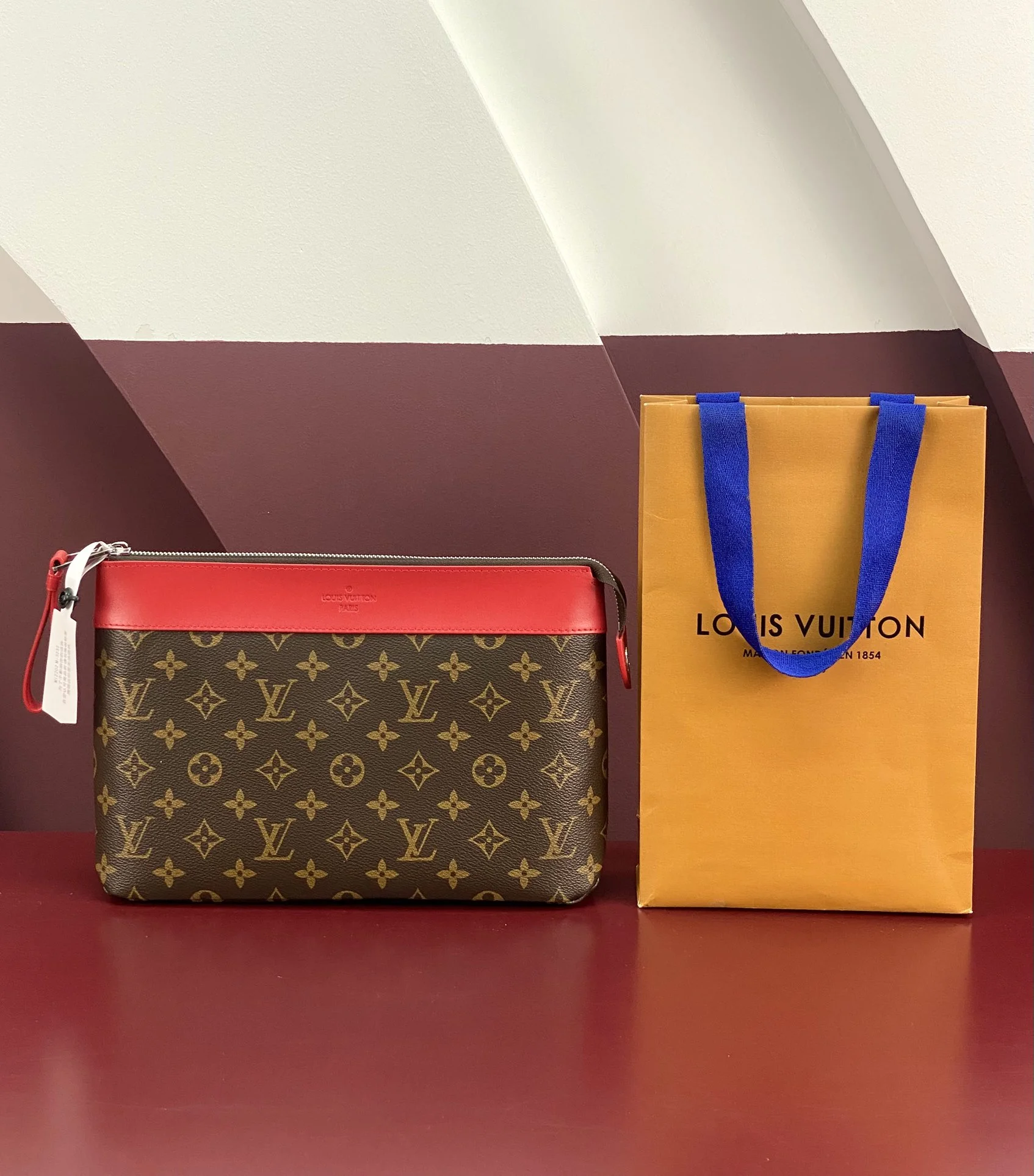 TechFriendly Louis Vuitton Clutch Bags 56240