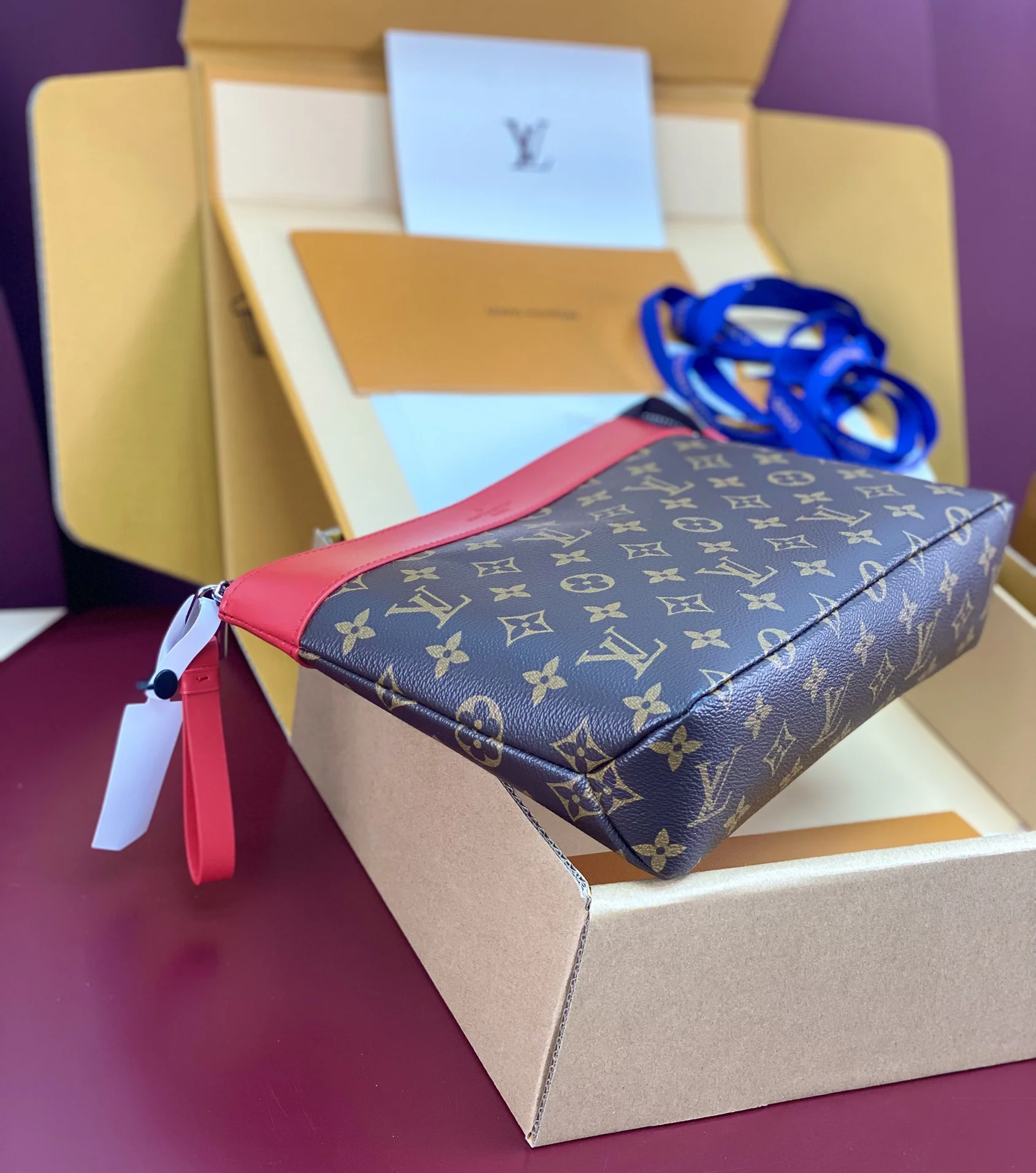 TechFriendly Louis Vuitton Clutch Bags 56240