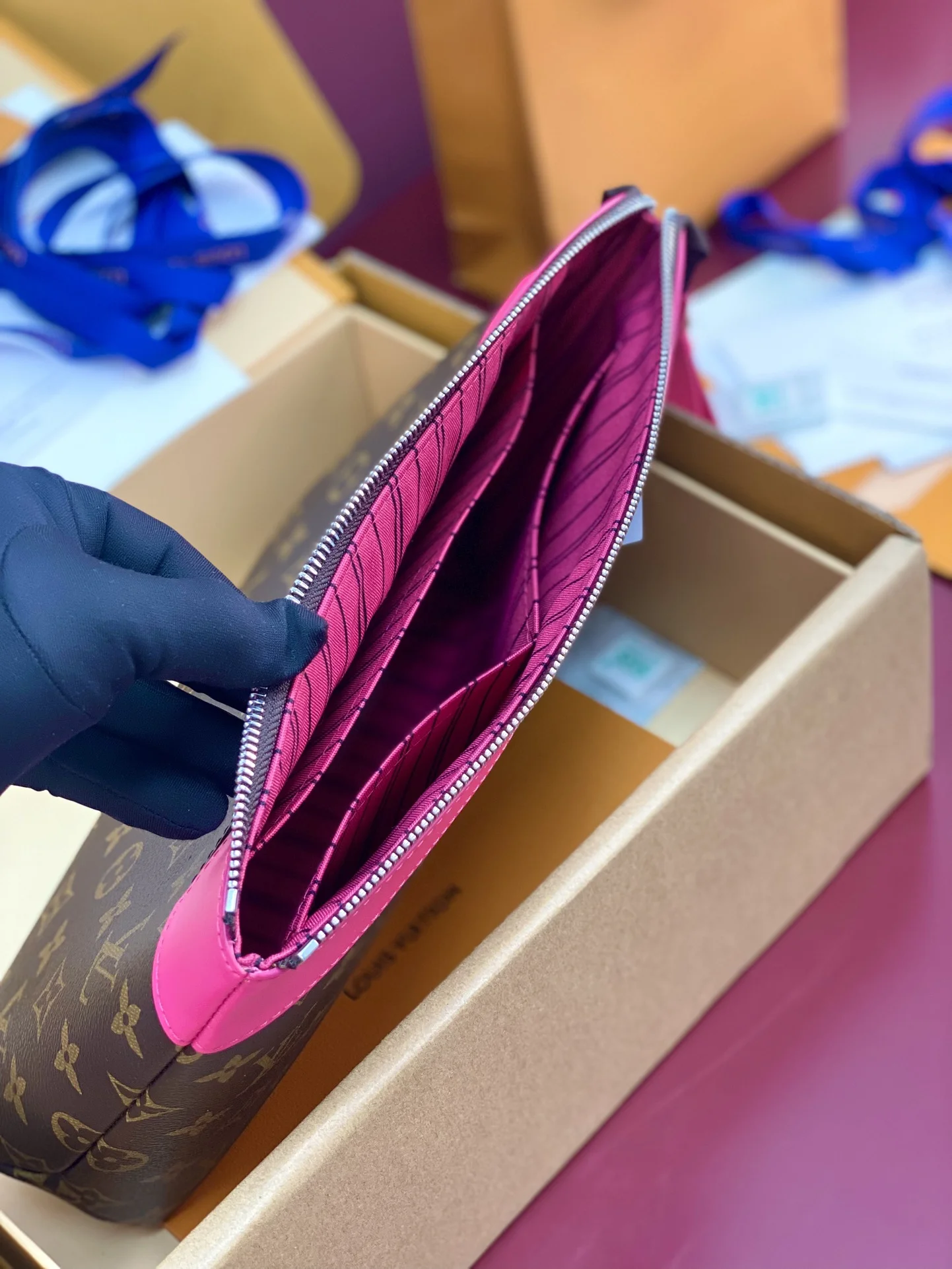 StreetReady Louis Vuitton Clutch Bags 56247
