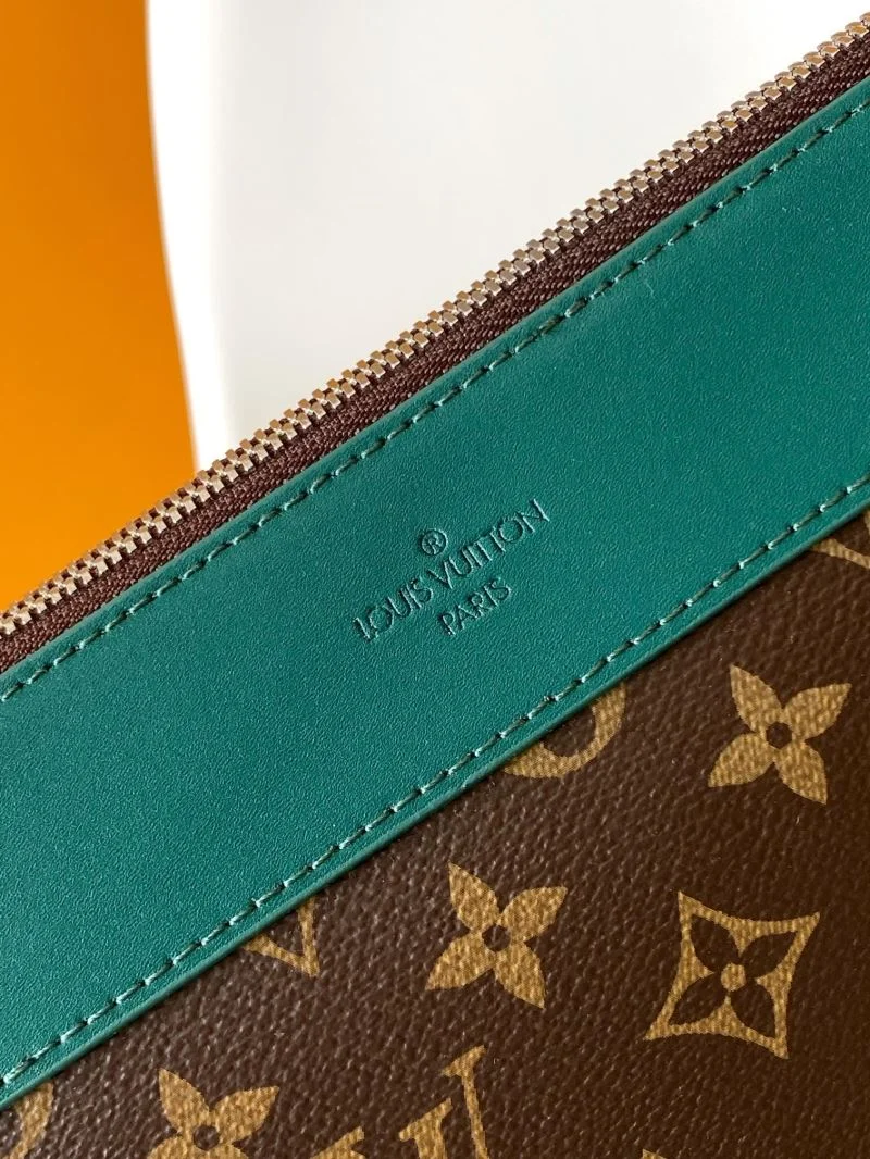 Compact Louis Vuitton Clutch Bags 39769
