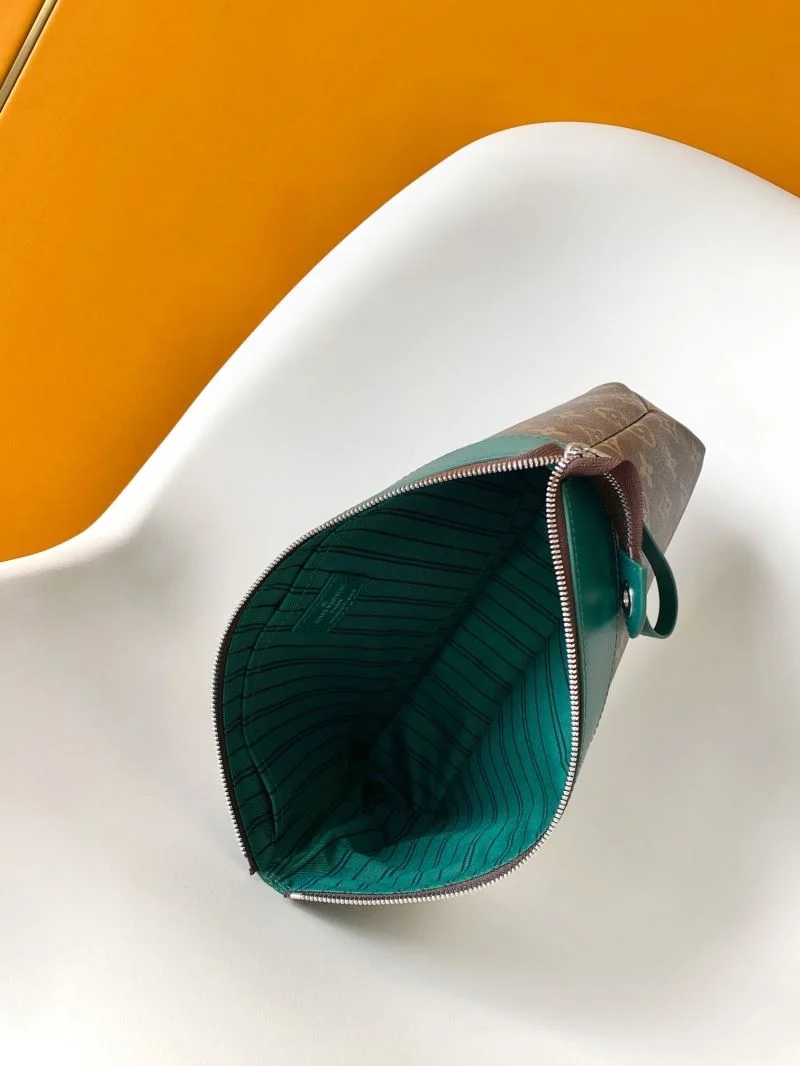 Compact Louis Vuitton Clutch Bags 39769
