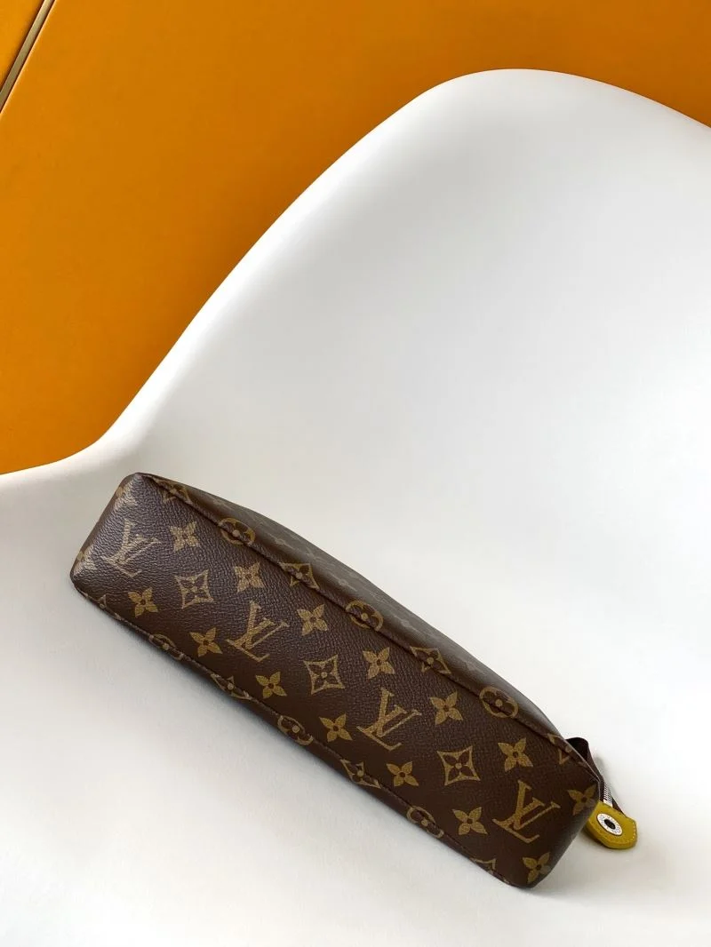 Louis Vuitton Clutch Bags UrbanChic 39762