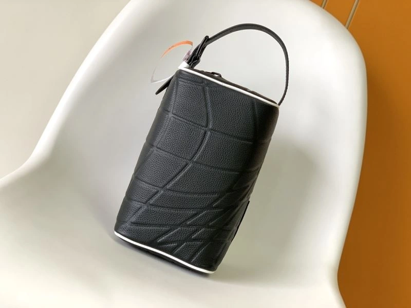 Louis Vuitton Cosmetic Bags Unisex 94365